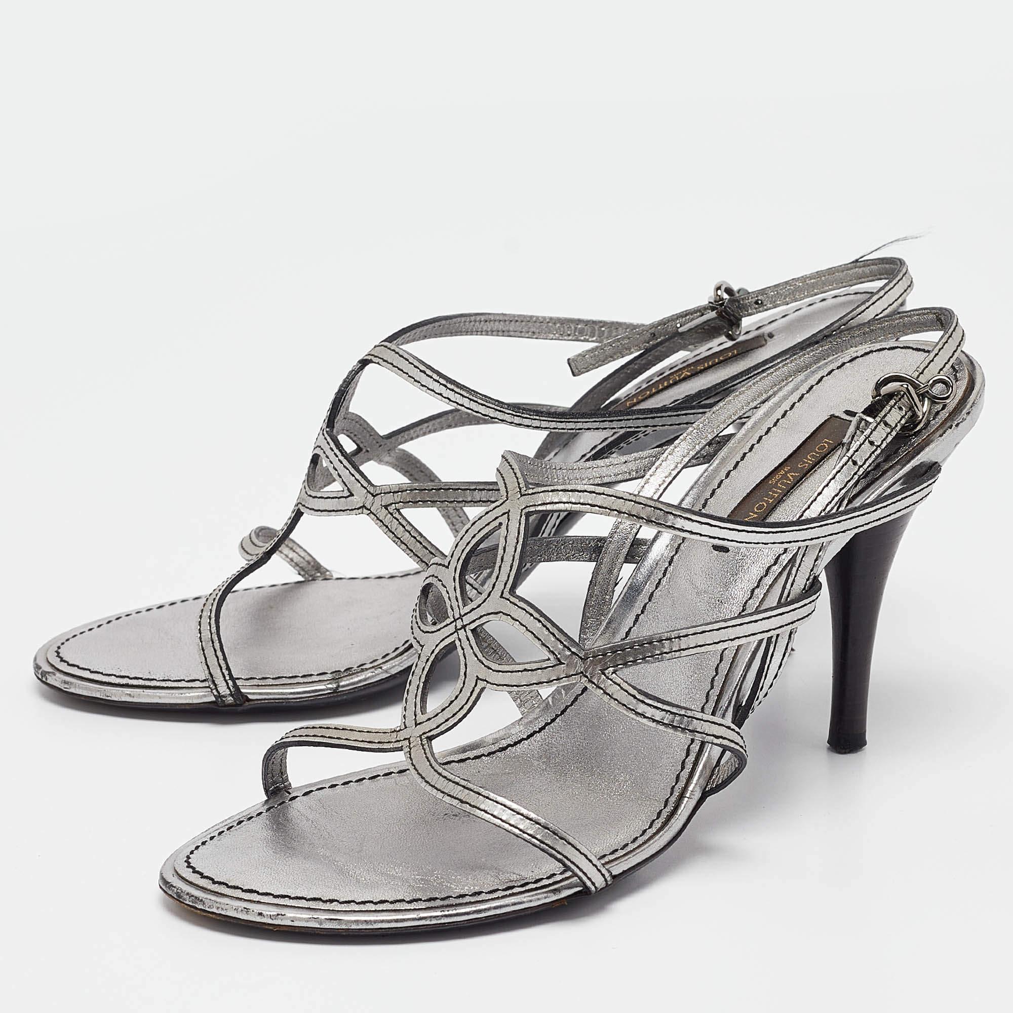 Wear these designer sandals to spruce up any outfit. They are versatile chic and can be easily styled. Made using quality materials these sandals are well built and long lasting.