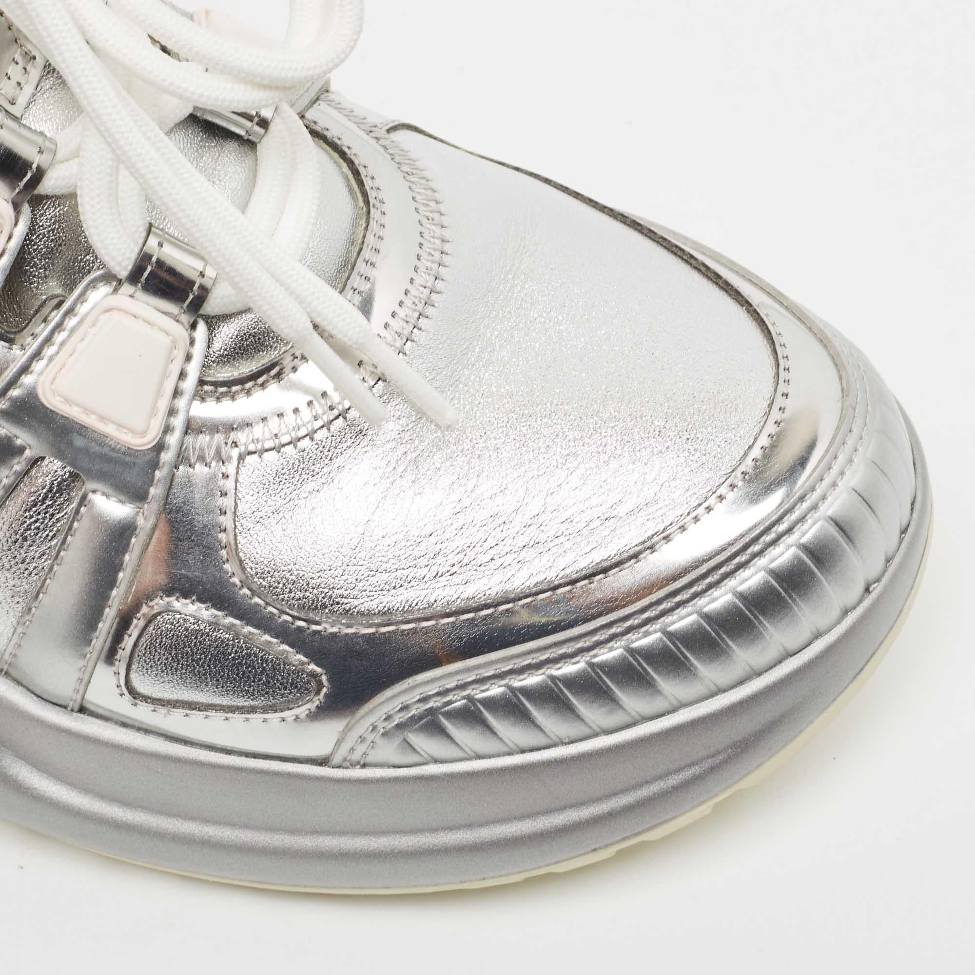 Louis Vuitton Silver Leather Archlight Sneakers Size 40 In Excellent Condition For Sale In Dubai, Al Qouz 2