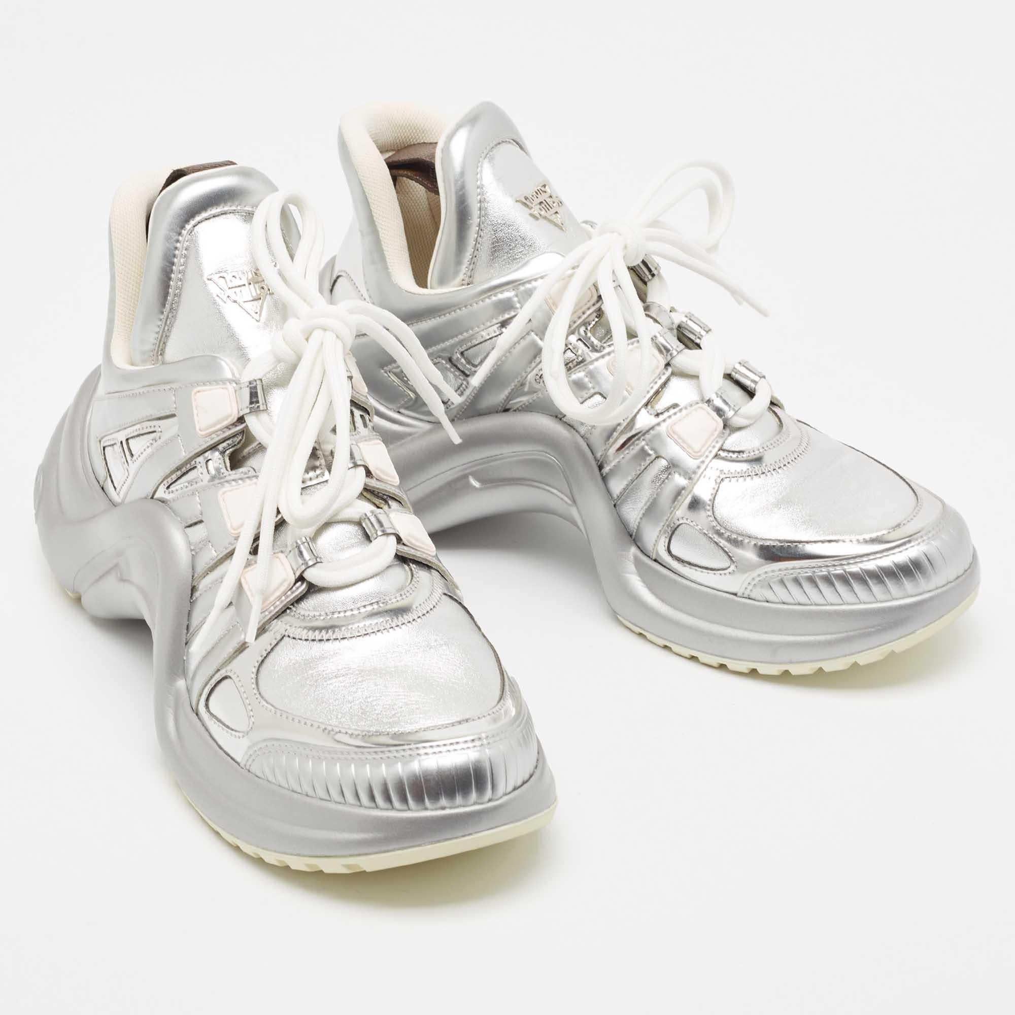 Louis Vuitton Silver Leather Archlight Sneakers Size 40 In Good Condition For Sale In Dubai, Al Qouz 2