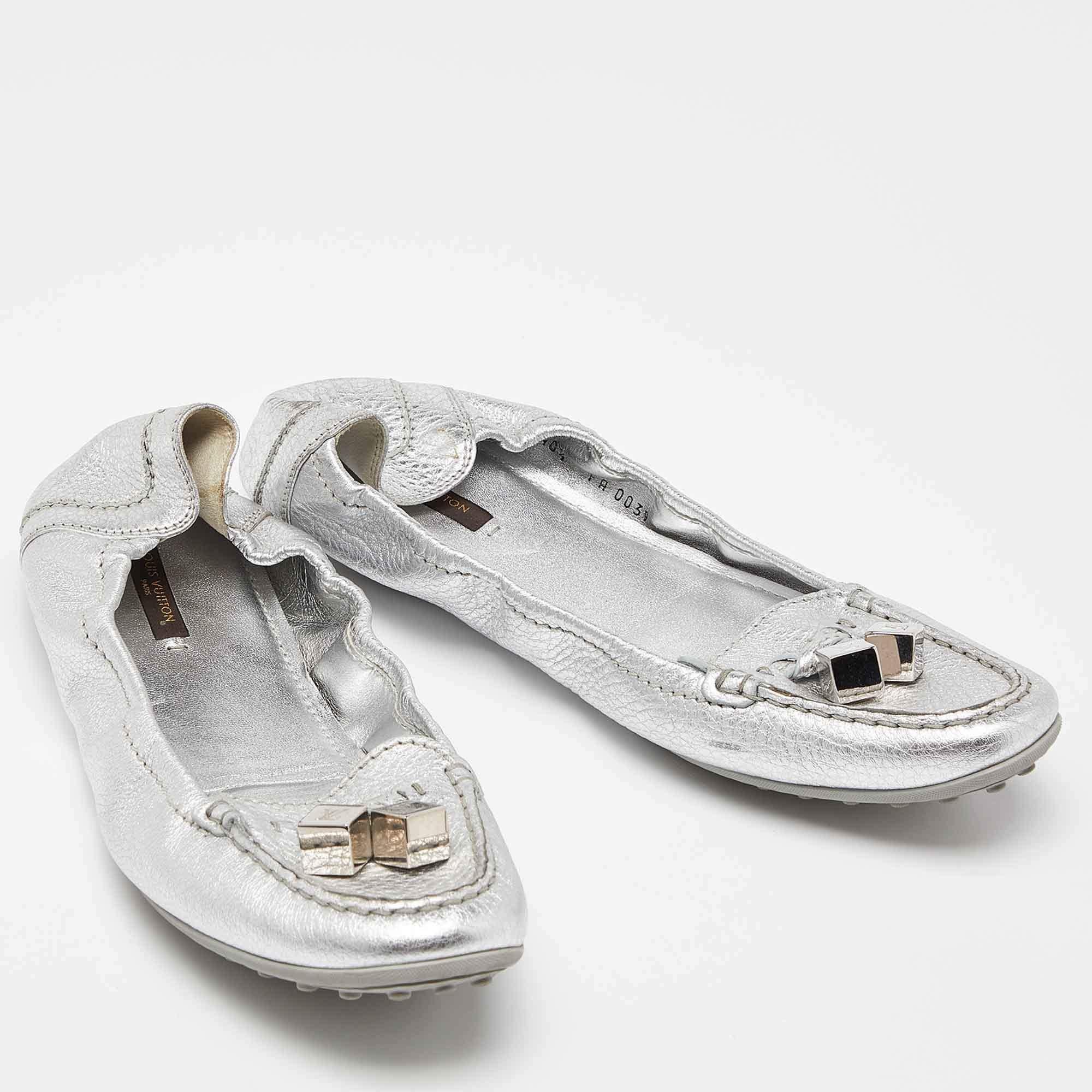 Women's Louis Vuitton Silver Leather Dice Scrunch Loafer Flats Size 40.5 For Sale