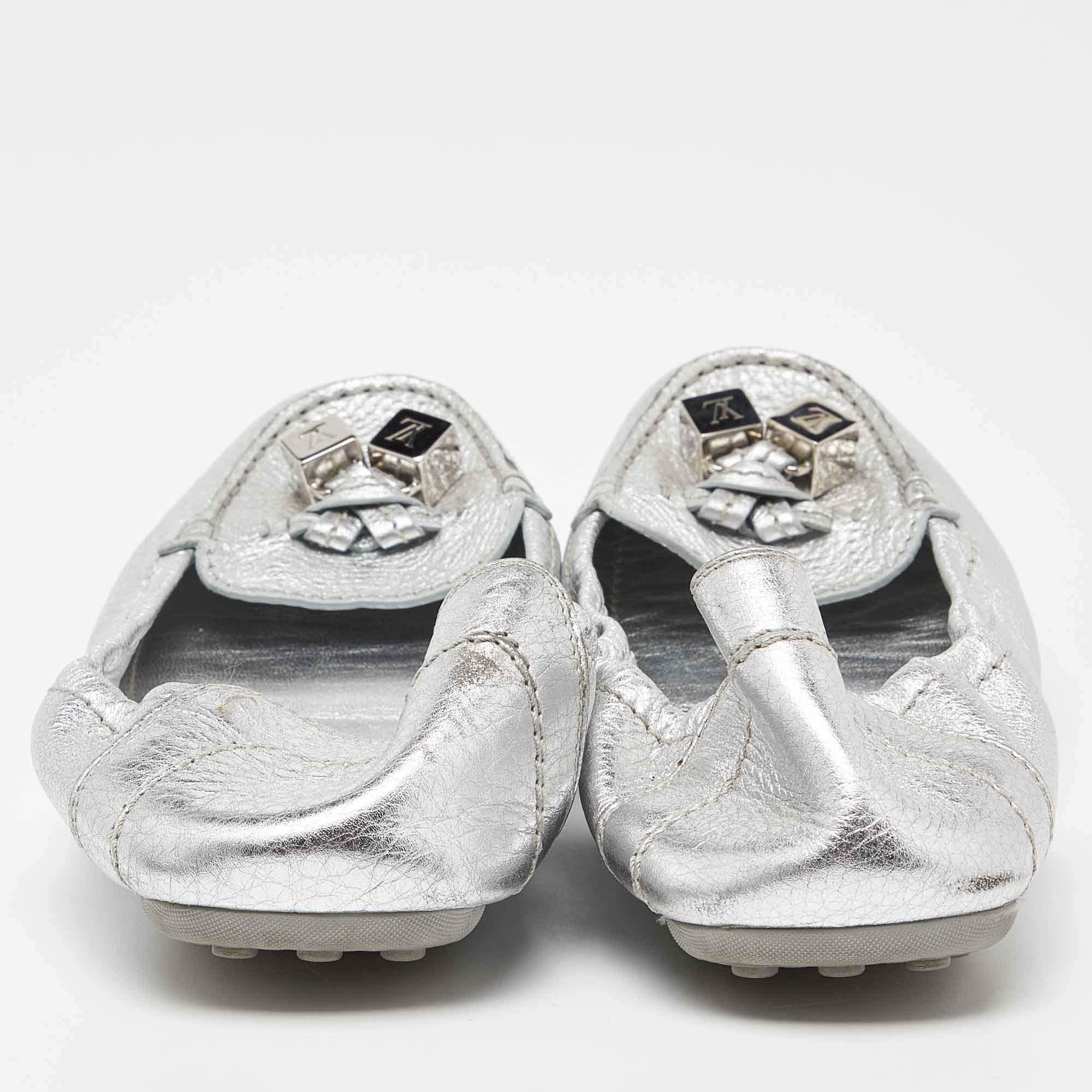 Louis Vuitton Silver Leather Dice Scrunch Loafer Flats Size 40.5 For Sale 1
