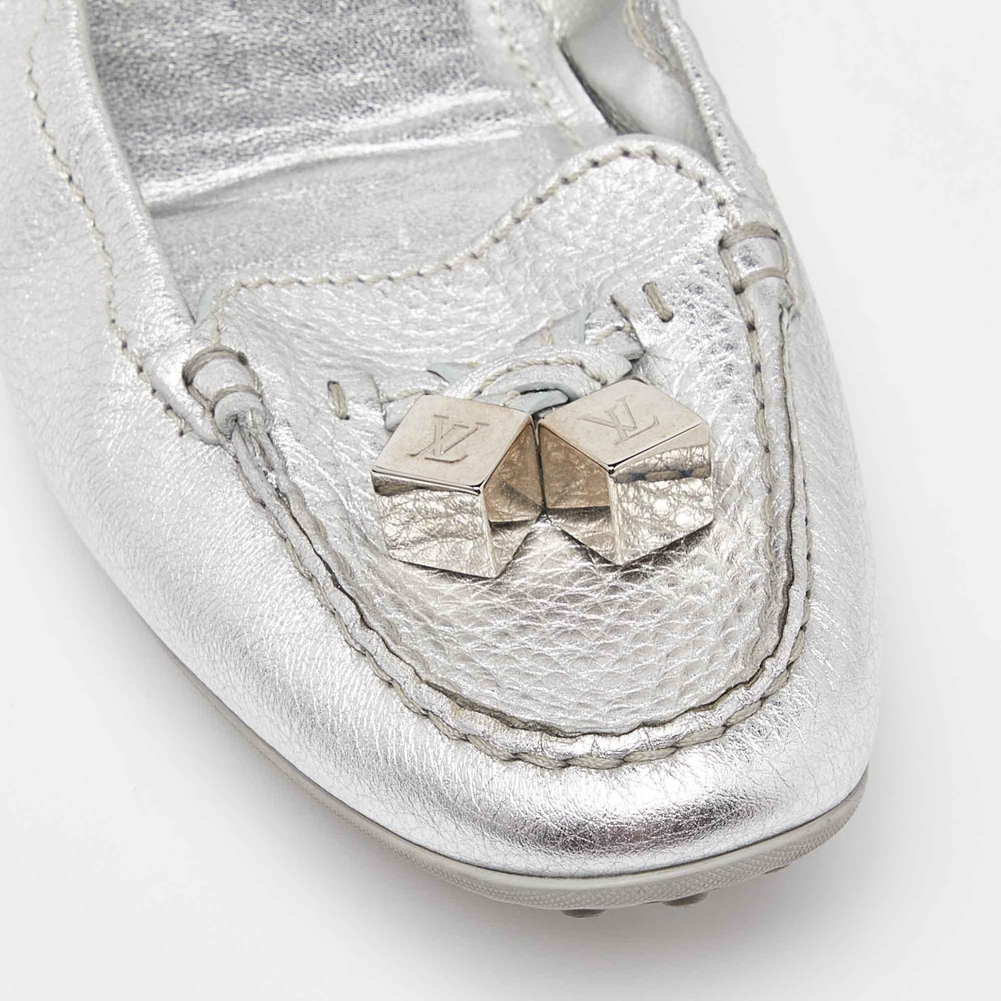Louis Vuitton Silver Leather Dice Scrunch Loafer Flats Size 40.5 For Sale 3