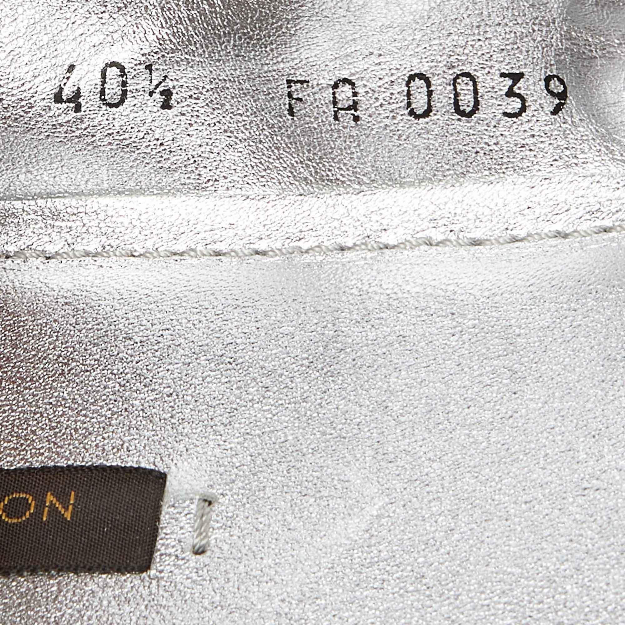 Louis Vuitton Silver Leather Dice Scrunch Loafer Flats Size 40.5 For Sale 4
