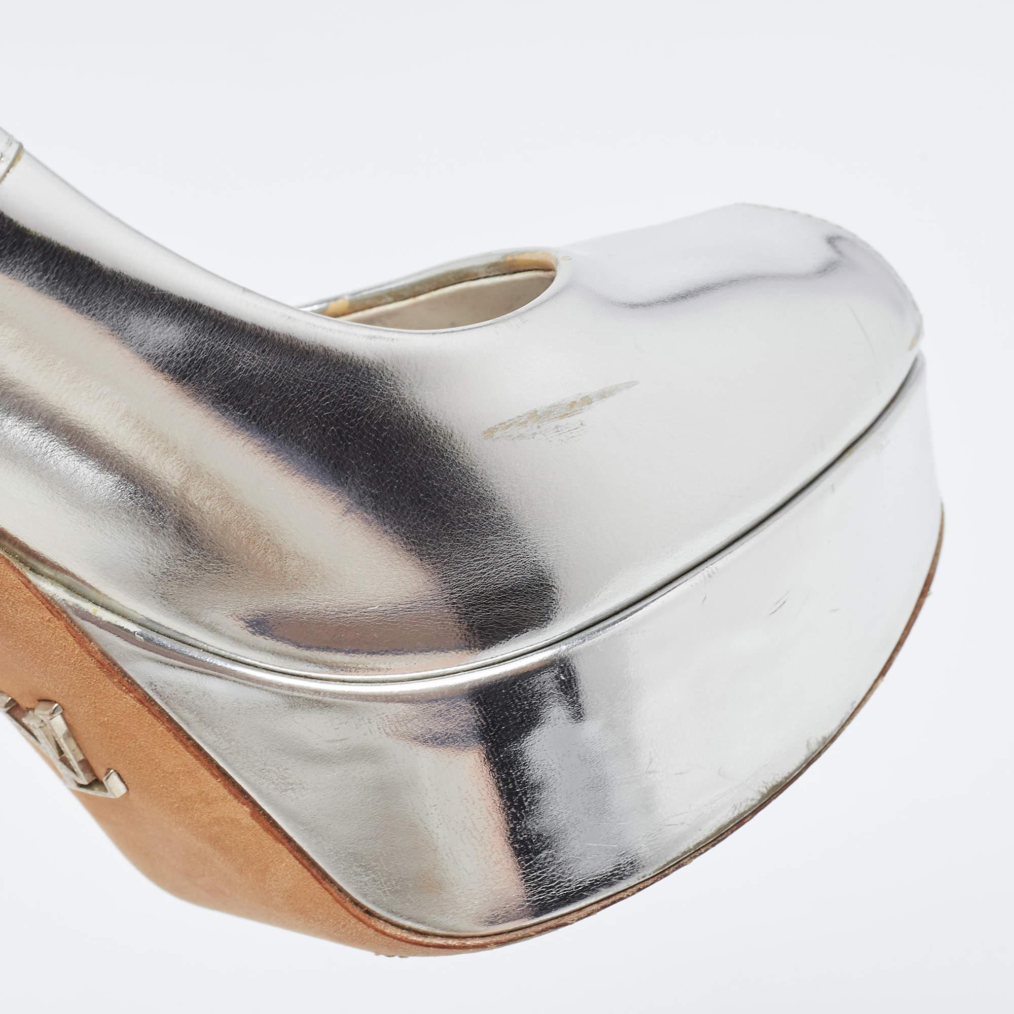 Women's Louis Vuitton Silver Leather Eyeline Pumps Size 37.5 For Sale