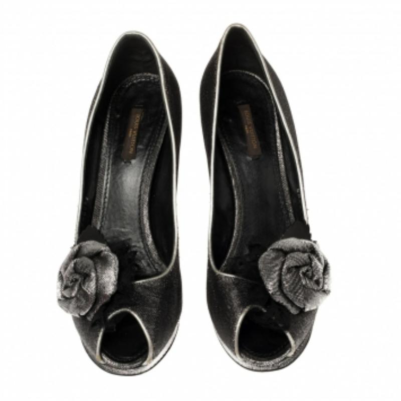 Louis Vuitton Silver Lurex Fabric Floral Peep Toe Pumps Size 39 For Sale 1