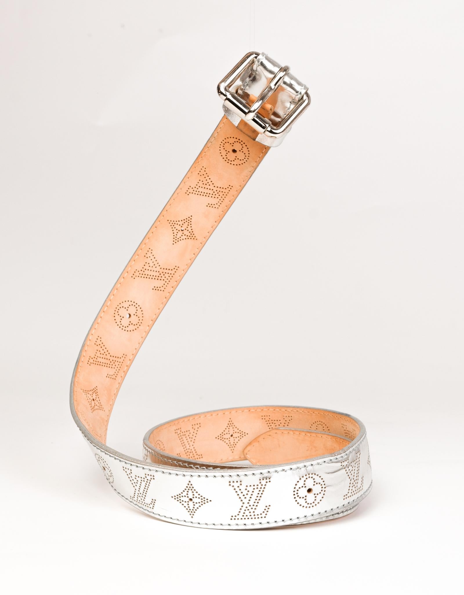 Classic Louis Vuitton Mahina silver skinny belt with silver hardware. 

COLOR: Silver
DATE CODE: CA1017
MATERIAL: Leather
MEASURES: L 36” x W 1”
SIZE: 80/32
EST. RETAIL: $895
COMES WITH: Dust bag
CONDITION: Good  - Leather shows stretching and signs