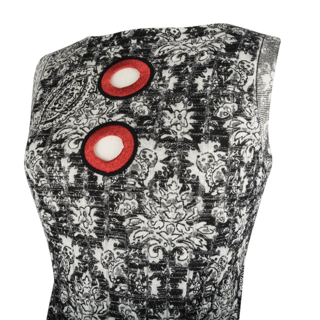 Louis Vuitton Silber Metallic Detail Kleid mit floralen roten Metallic-Schlüssellöchern S im Zustand „Hervorragend“ im Angebot in Miami, FL