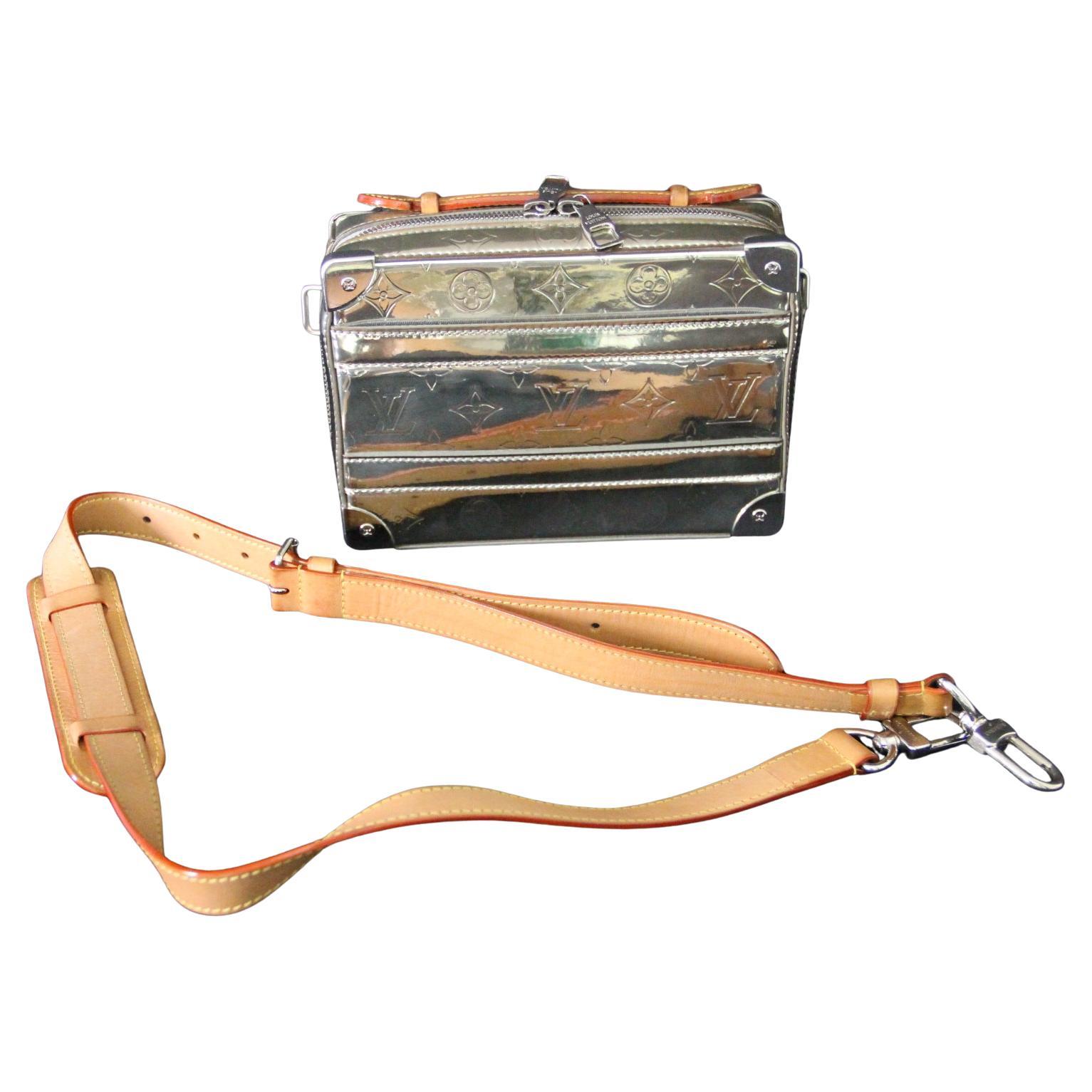 Louis Vuitton Silver Mirror Bag by Virgil Abloh, Limited Edition, 2021 en vente