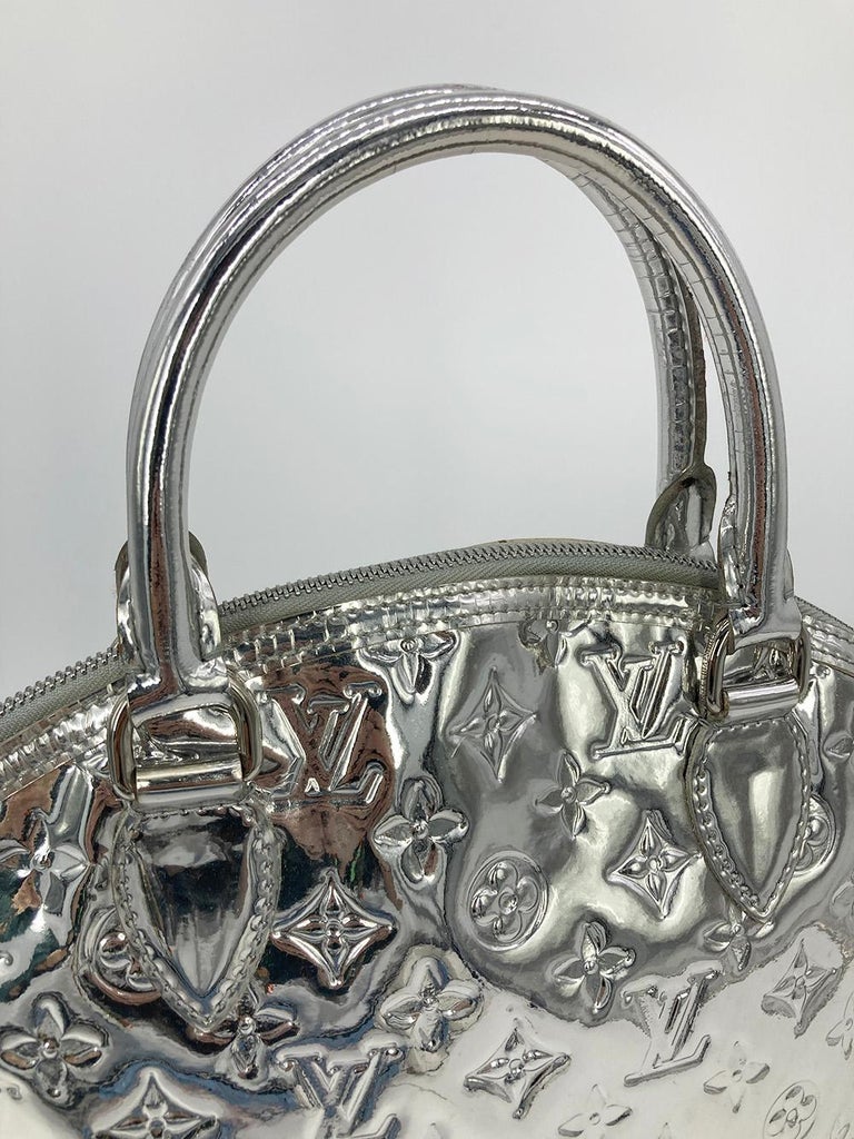 Lockit leather handbag Louis Vuitton Silver in Leather - 32698256