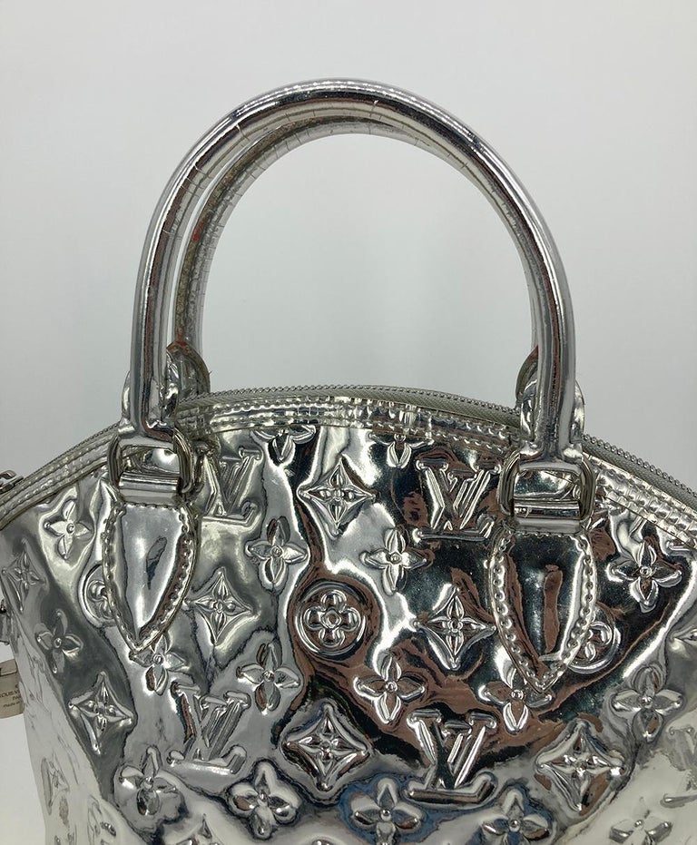 Lockit vertical leather handbag Louis Vuitton Silver in Leather - 16369179