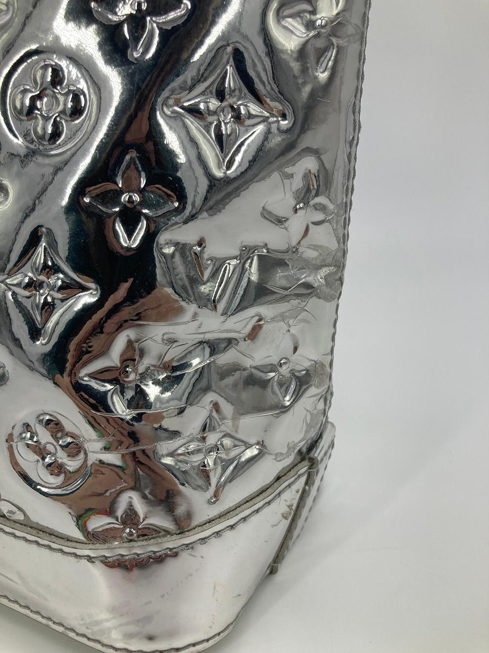 Louis Vuitton Silver Mirror Lockit Bag In Good Condition In Philadelphia, PA