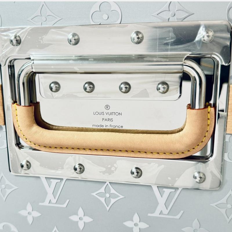 Louis Vuitton Silver Monogram Aluminium Malle Courrier 110 Trunk For Sale 3