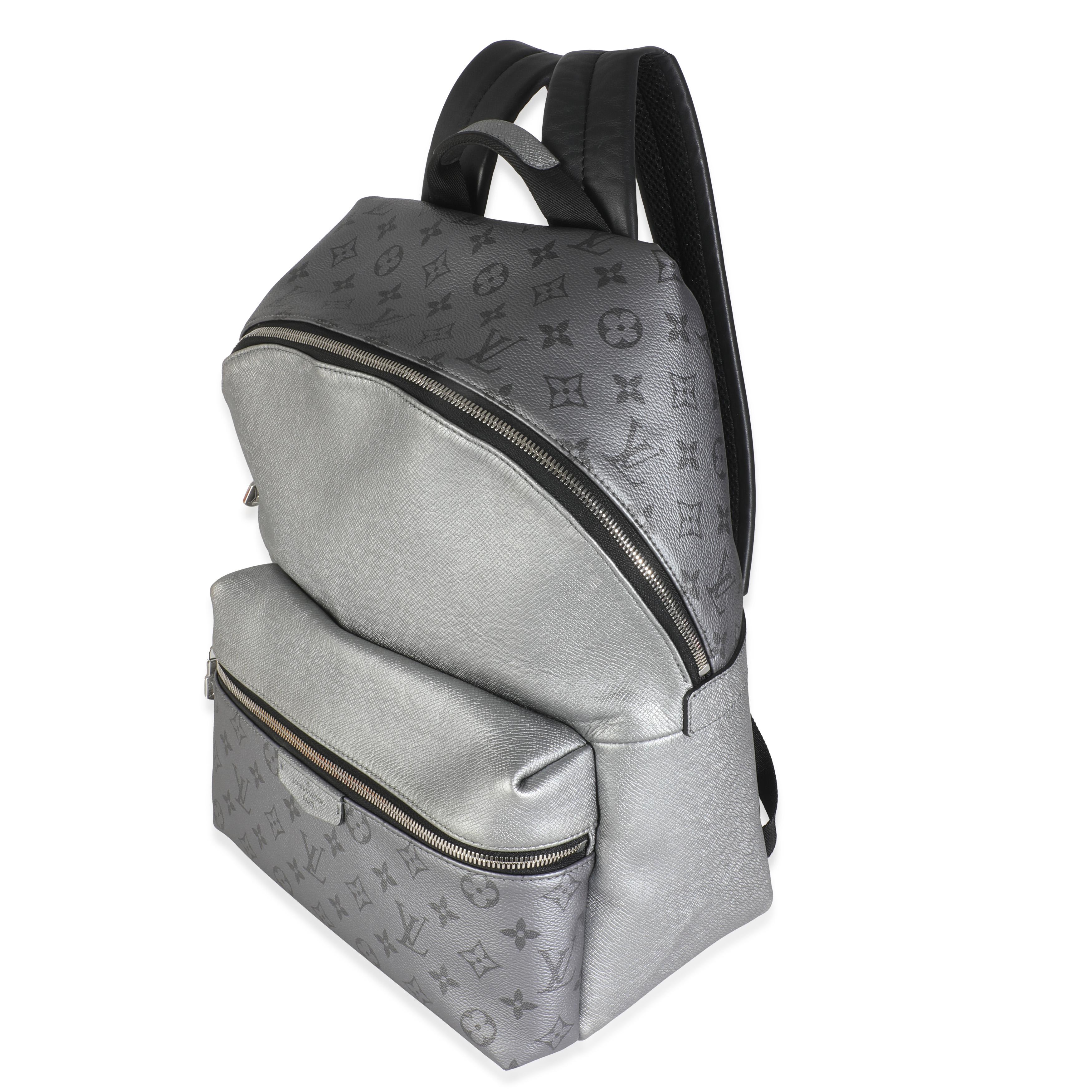 Zaino Discovery in tela Monogram argento di Louis Vuitton In condizioni discrete in vendita a New York, NY