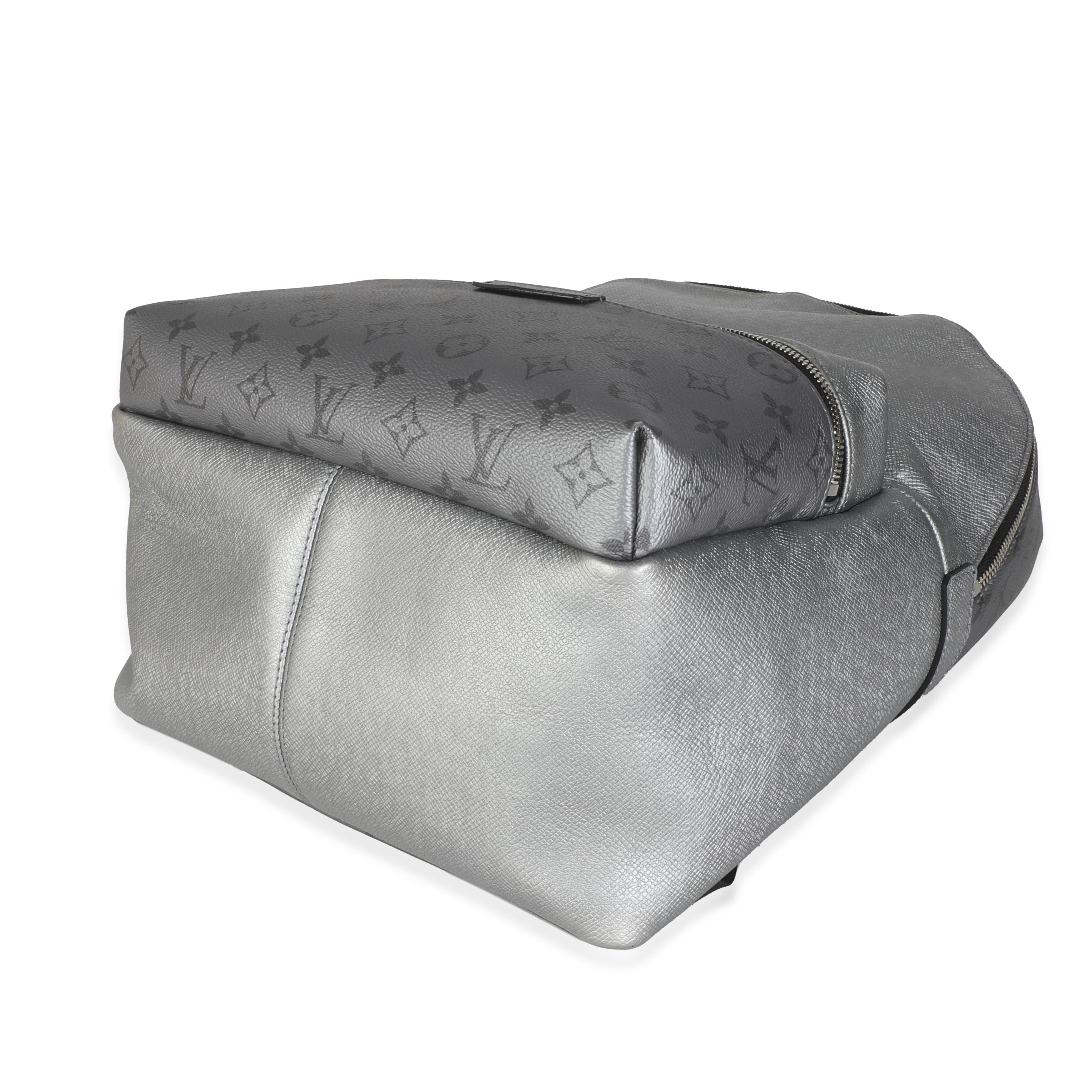 Zaino Discovery in tela Monogram argento di Louis Vuitton in vendita 2