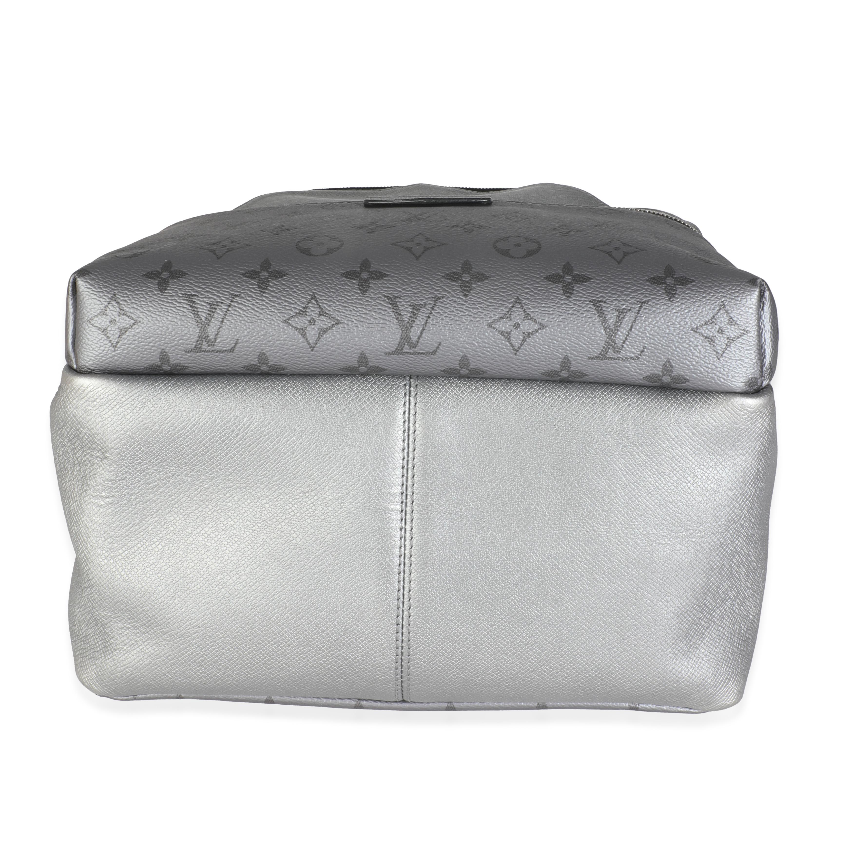 Zaino Discovery in tela Monogram argento di Louis Vuitton in vendita 3