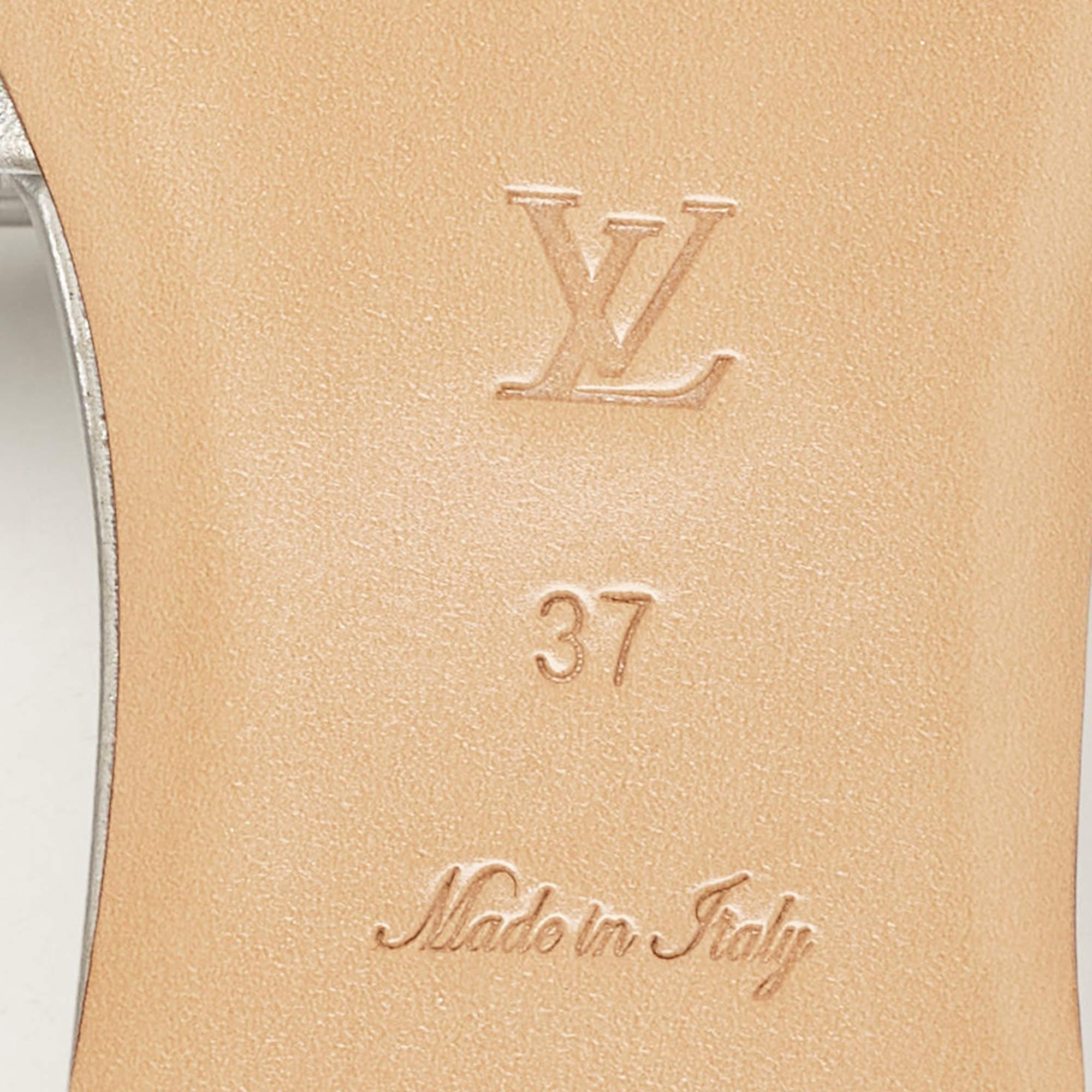 Louis Vuitton Silver Monogram Embossed Leather Revival Flat Slides Size 37 In Excellent Condition In Dubai, Al Qouz 2