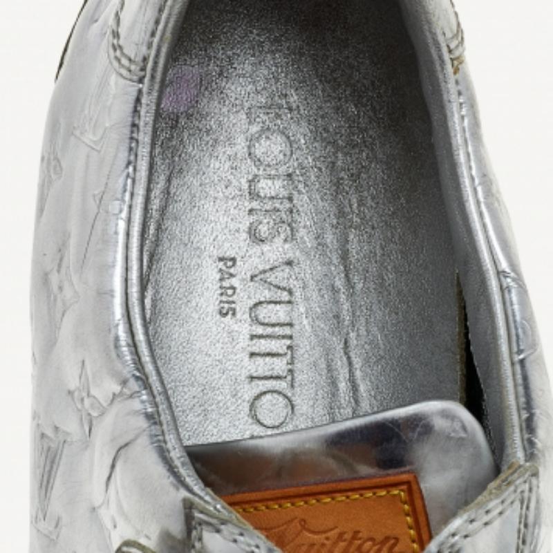 Kick your casual look up a notch with these Mirror tennis shoes by Louis Vuitton. Crafted from metallic leather, they feature the signature Louis Vuitton monogrammed leather details and round toes. They come equipped with velcro fastened fronts. The