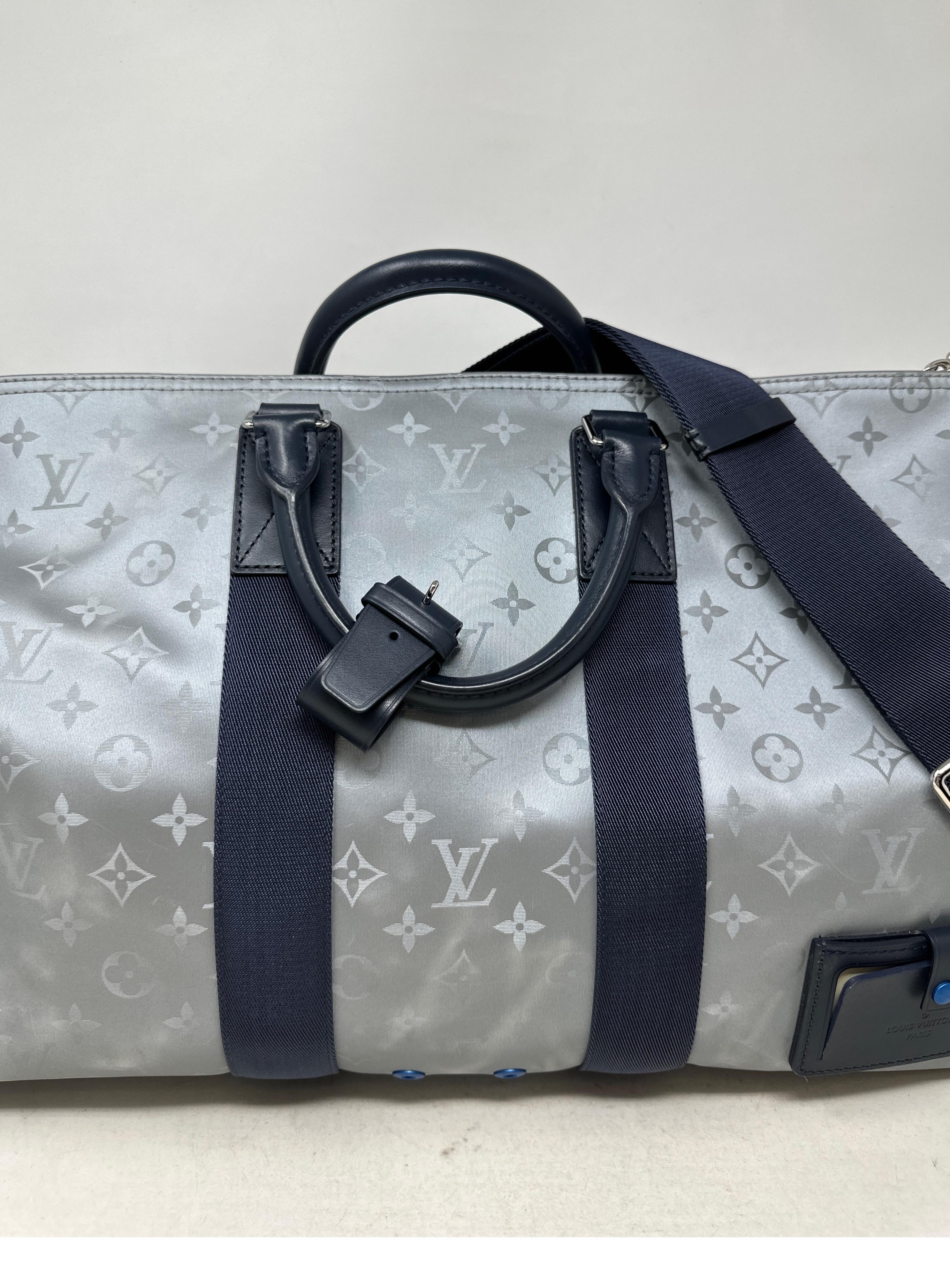 Louis Vuitton Silver Monogram Satellite 50 Keepall Bandouliere In Excellent Condition In Athens, GA