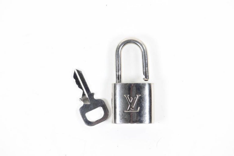 Louis Vuitton #432 Silver Lock and Key Set Padlock Cadena Keepall Graphite  ref.297732 - Joli Closet
