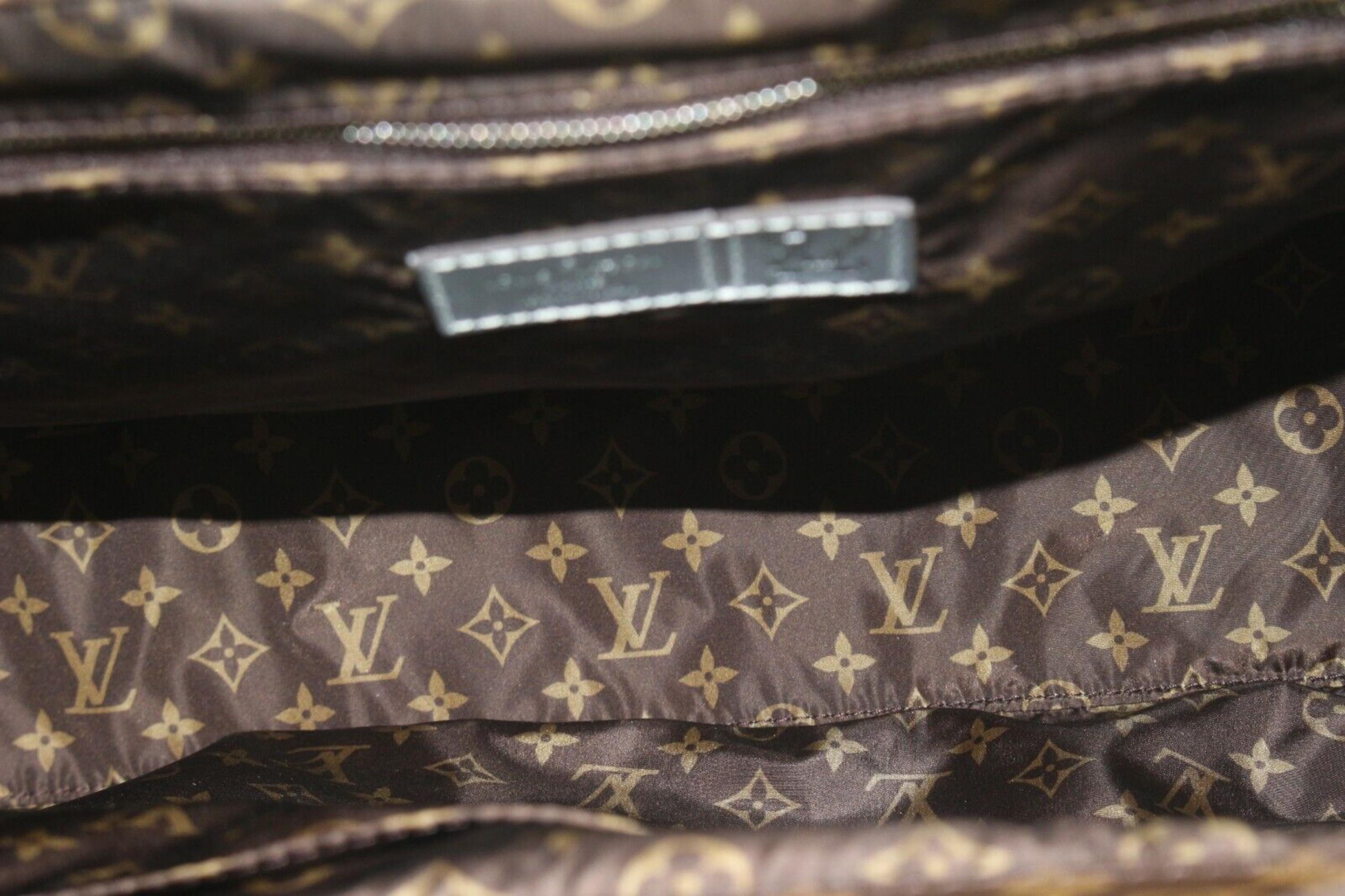 Louis Vuitton Silver Quilted Monogram Puffer Onthego Pillow 3LK0301 In New Condition In Dix hills, NY