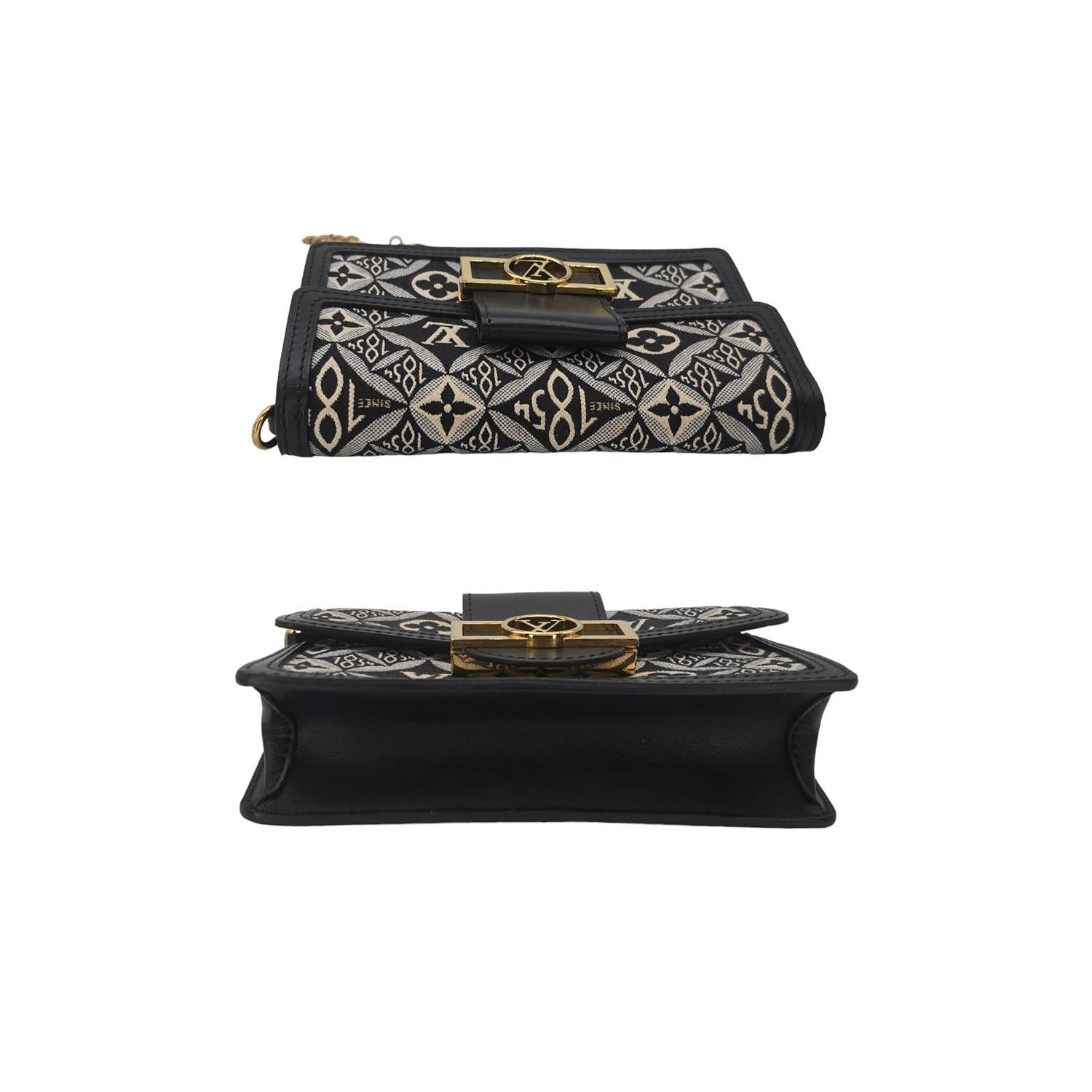 Louis Vuitton Dal 1854 Dauphine Monogram Jacquard Portafoglio a catena in vendita 1