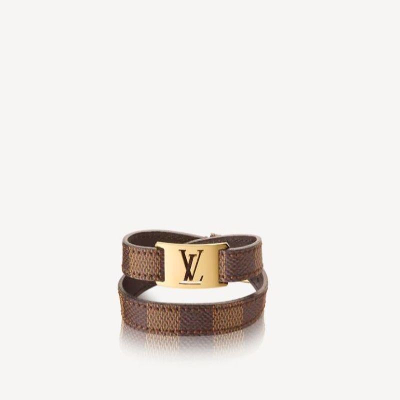 This stylish men's bracelet in Louis Vuitton's historic Damier canvas is signed with iconic LV logo cut into the metal buckle

M - 19 cm/7.5 inches
Damier canvas
Calf leather lining
Shiny golden or shiny silver buckle
