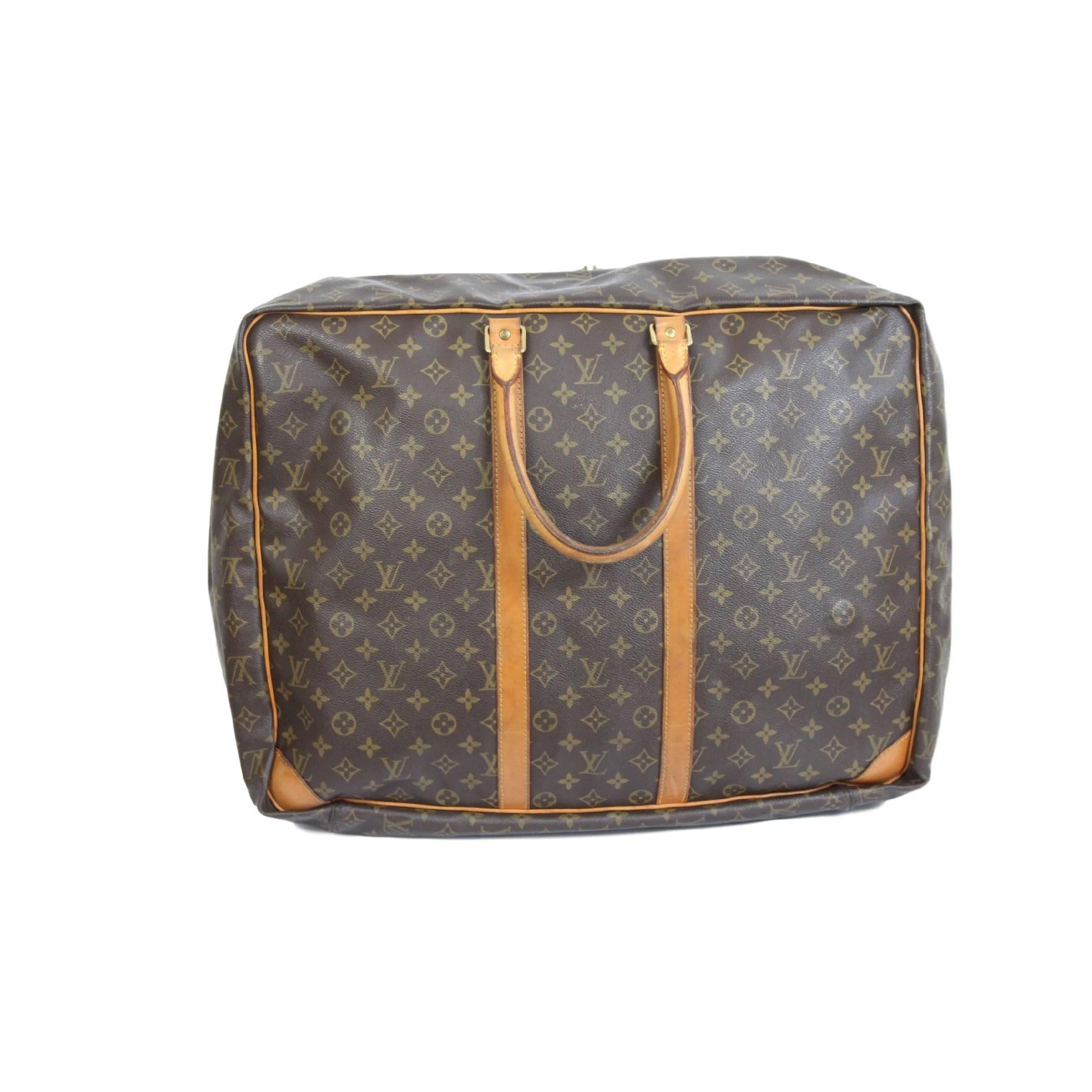 Vintage travel bag authentic Louis Vuitton monogram Brown 55, Sirius. The Interior is in excellent condition, two straps with buckles to keep branded clothes. The details are in gilt metal. SP1906 authentication code, then realized in France in the