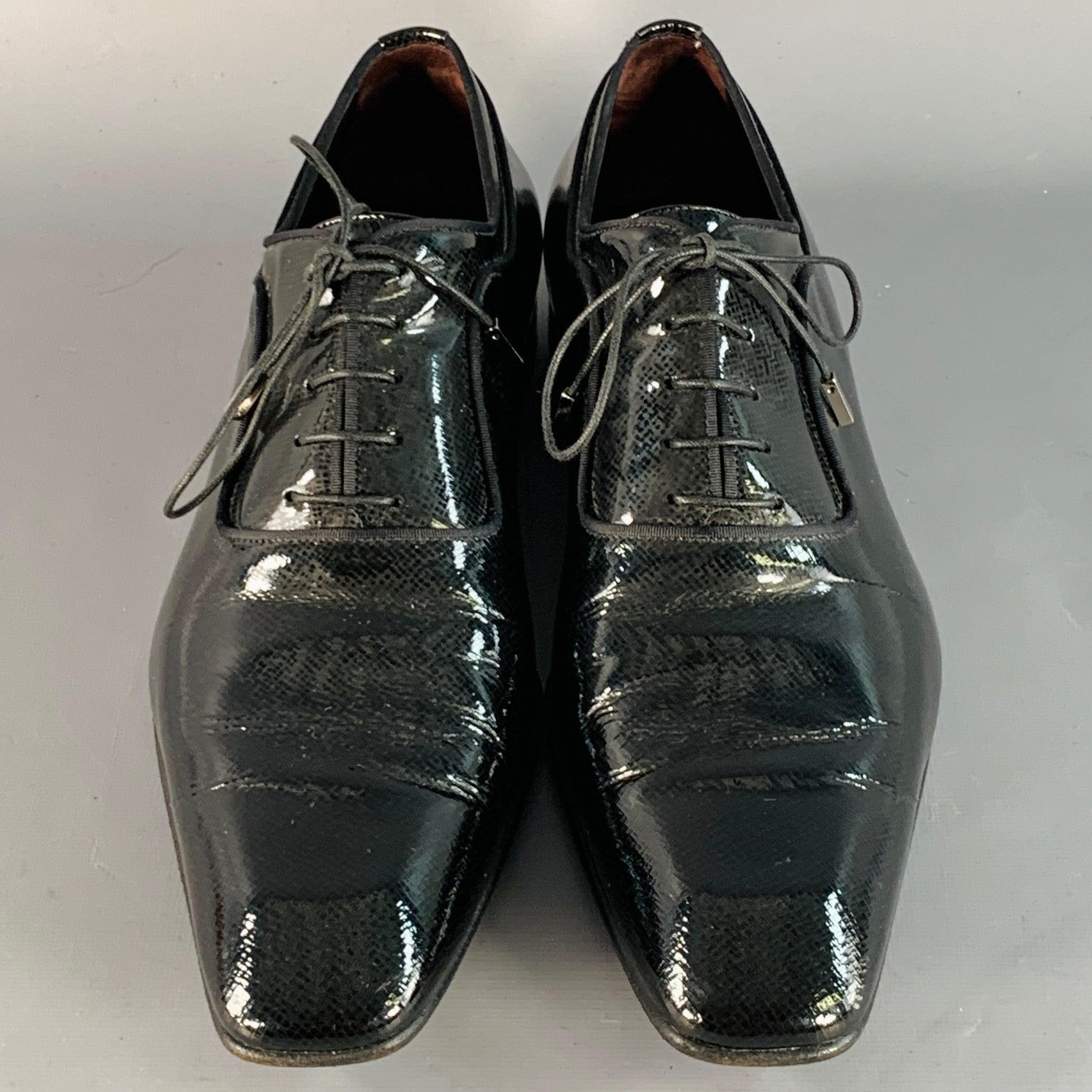 LOUIS VUITTON Taille 10.5 Chaussures à lacets Oxford en cuir verni noir Pour femmes en vente