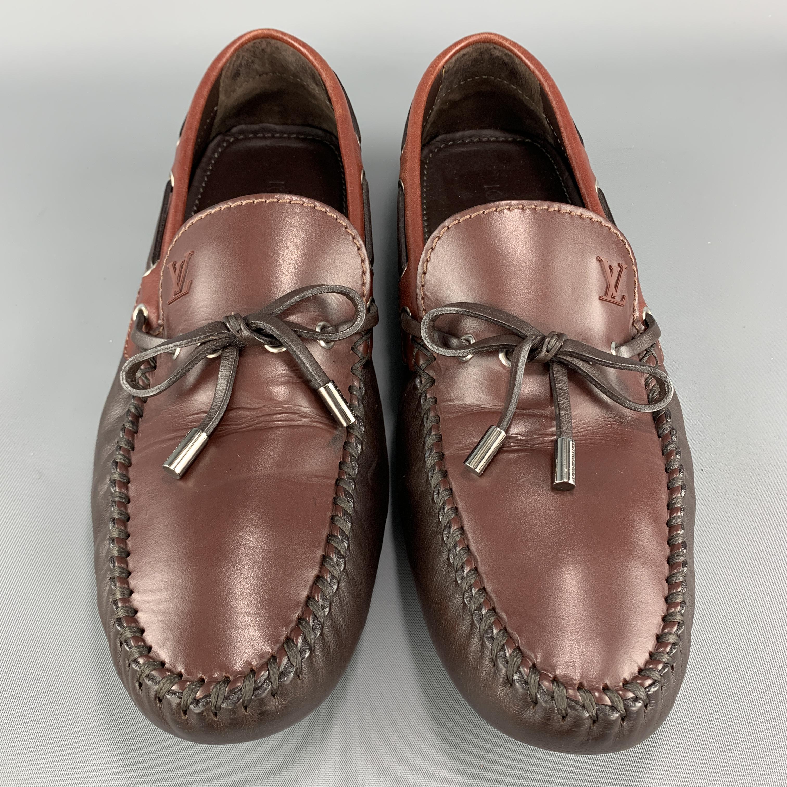 LOUIS VUITTON driver loafers come in color block leather in various tones of brown with a whipstitch apron toe, LV monogram tongue, driver sole, and woven grommet bow trim. Made in Italy.

Excellent Pre-Owned Condition.
Marked: UK 9.5

Outsole: