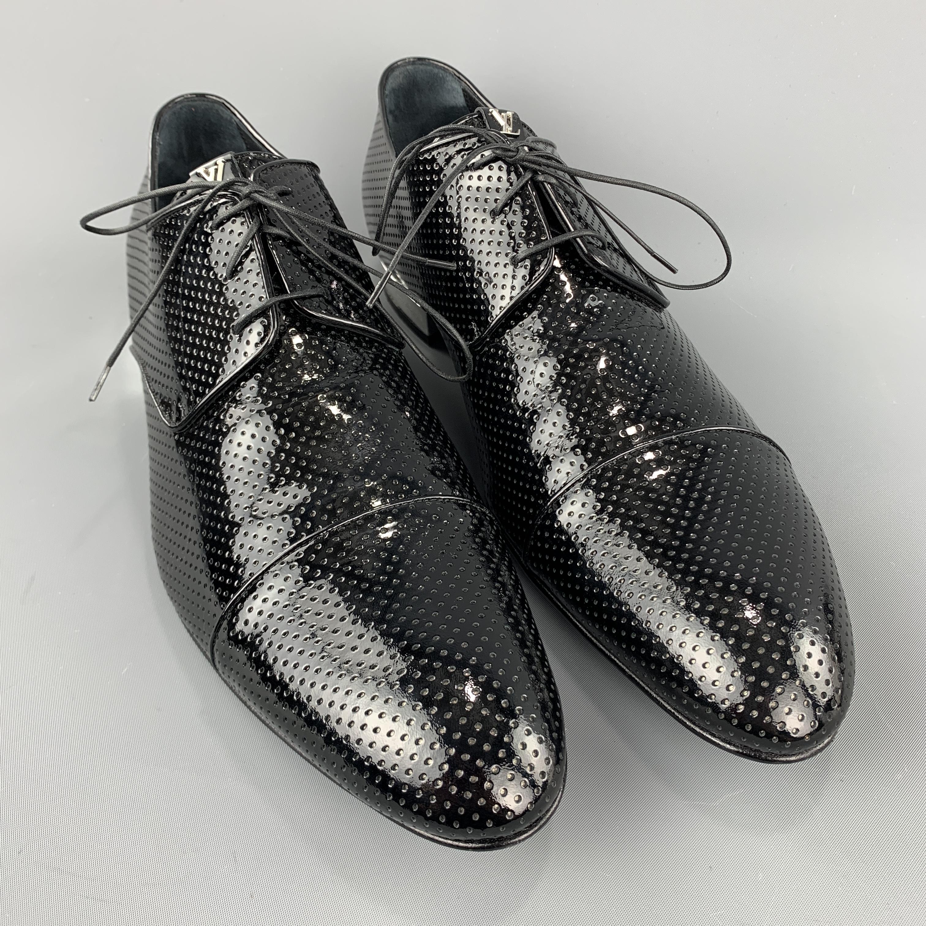 LOUIS VUITTON lace up shoes comes in a black perforated patent leather featuring a silver tone trim detail and a wooden heel. Made in Italy

Brand New.
Marked: 10

Outsole: 4 in. x 12.5 in.