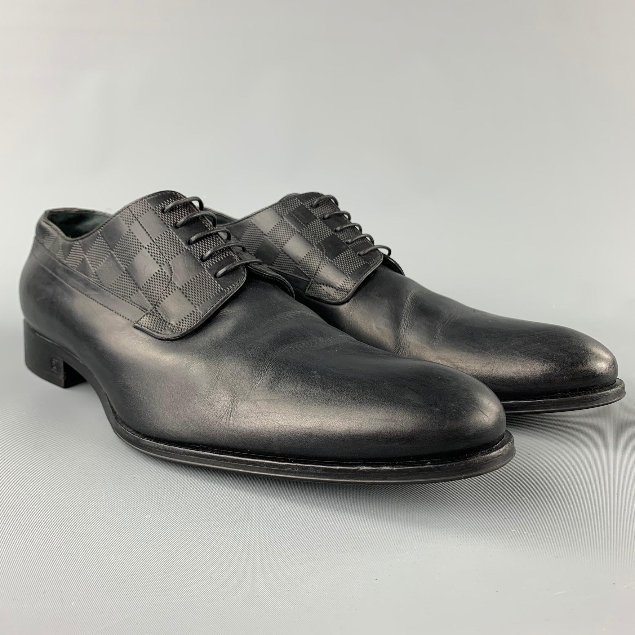 LOUIS VUITTON dress shoes comes in a black leather with a damier trim design featuring a cap toe, wooden sole, and a lace up closure. Made in Italy.

Very Good Pre-Owned Condition.
Marked: ST0176 11

Measurements:

12.5 in. x 4 in.
 