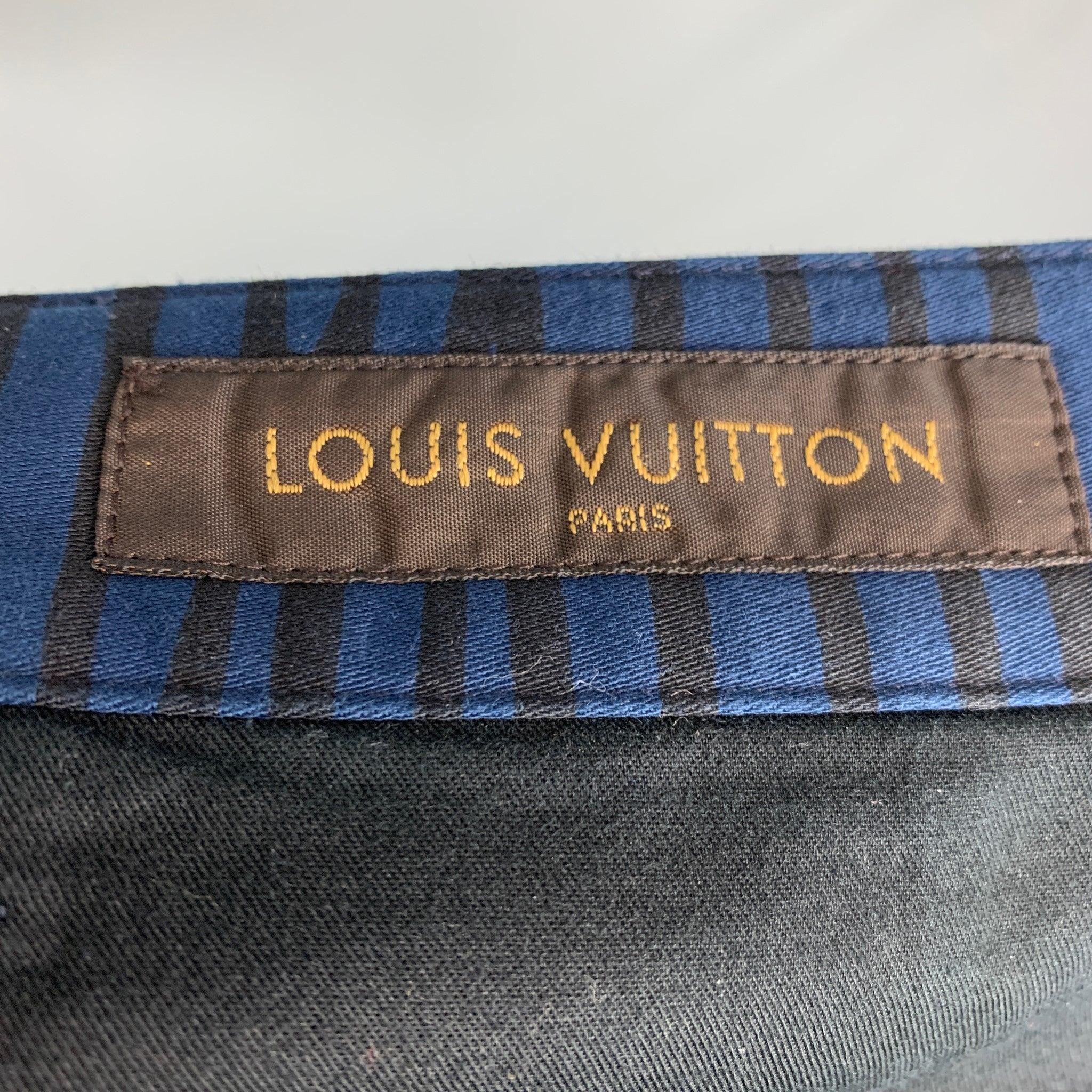 LOUIS VUITTON Size 32 Blue Black Stripe Cotton Pleated Shorts In Good Condition For Sale In San Francisco, CA