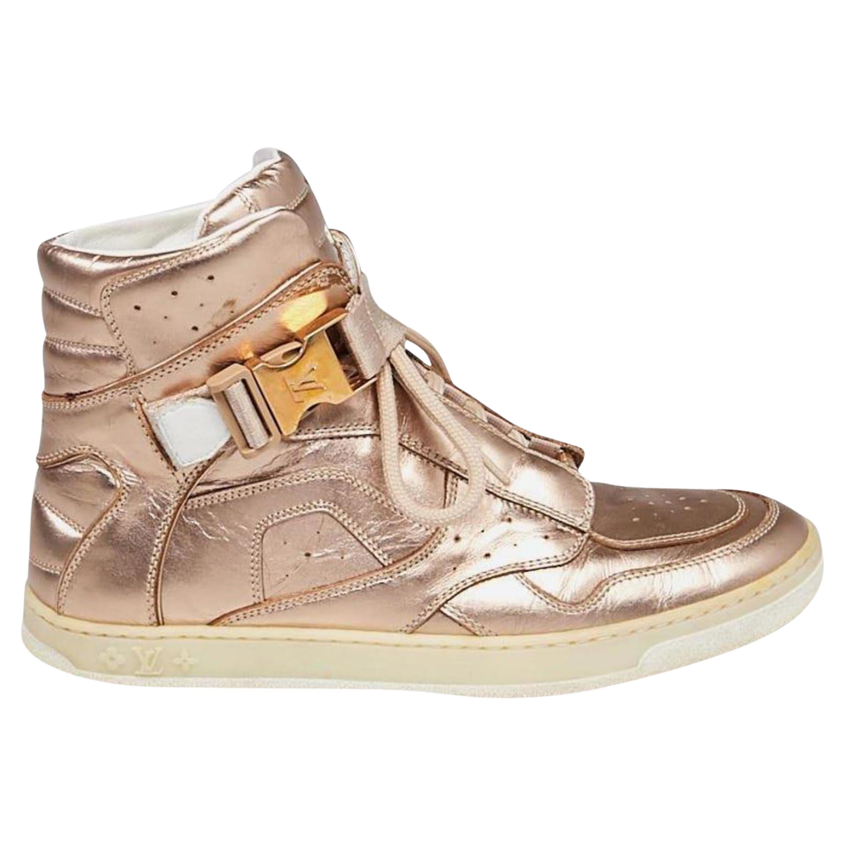 Louis Vuitton Size 36 Gold Metallic High Top Sneaker 1223lv15 For Sale