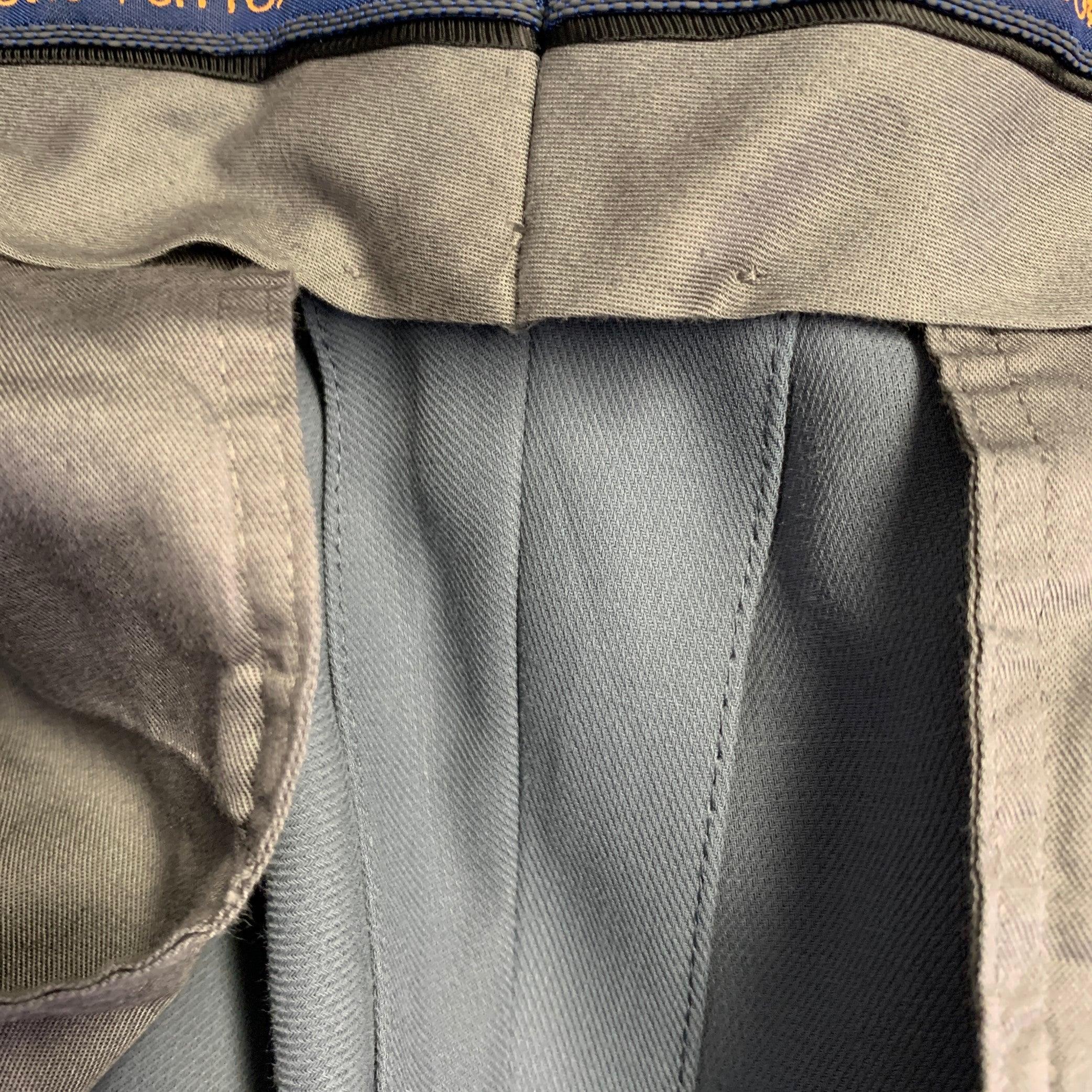 LOUIS VUITTON Taille 36 Pantalon habillé en coton sergé gris à devant plat en vente 3