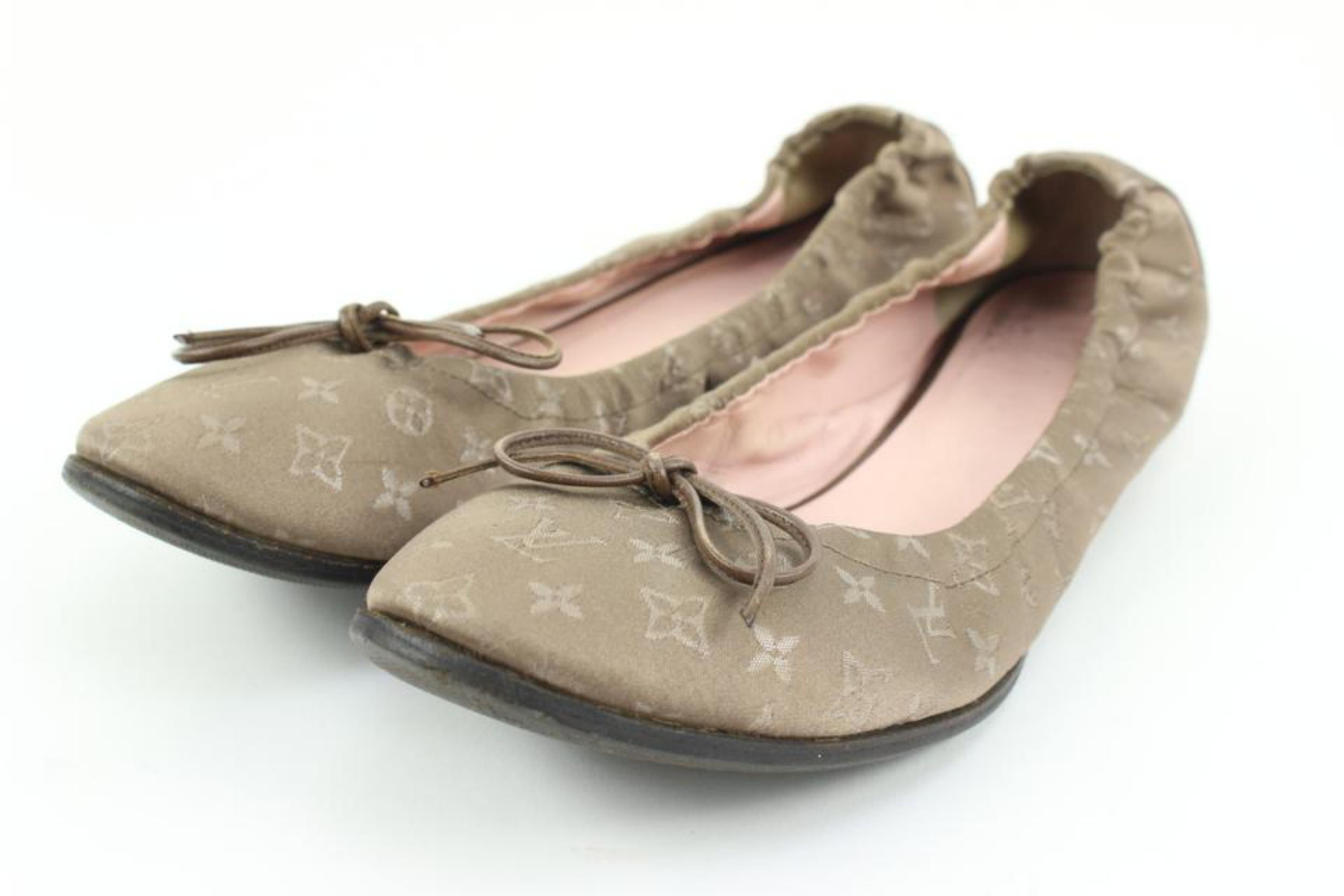 Louis Vuitton Size 37 Monogram Satin  Ballerina Flats 61lv32s
Date Code/Serial Number: IR1010
Made In: Italy
Measurements: Length:  9
