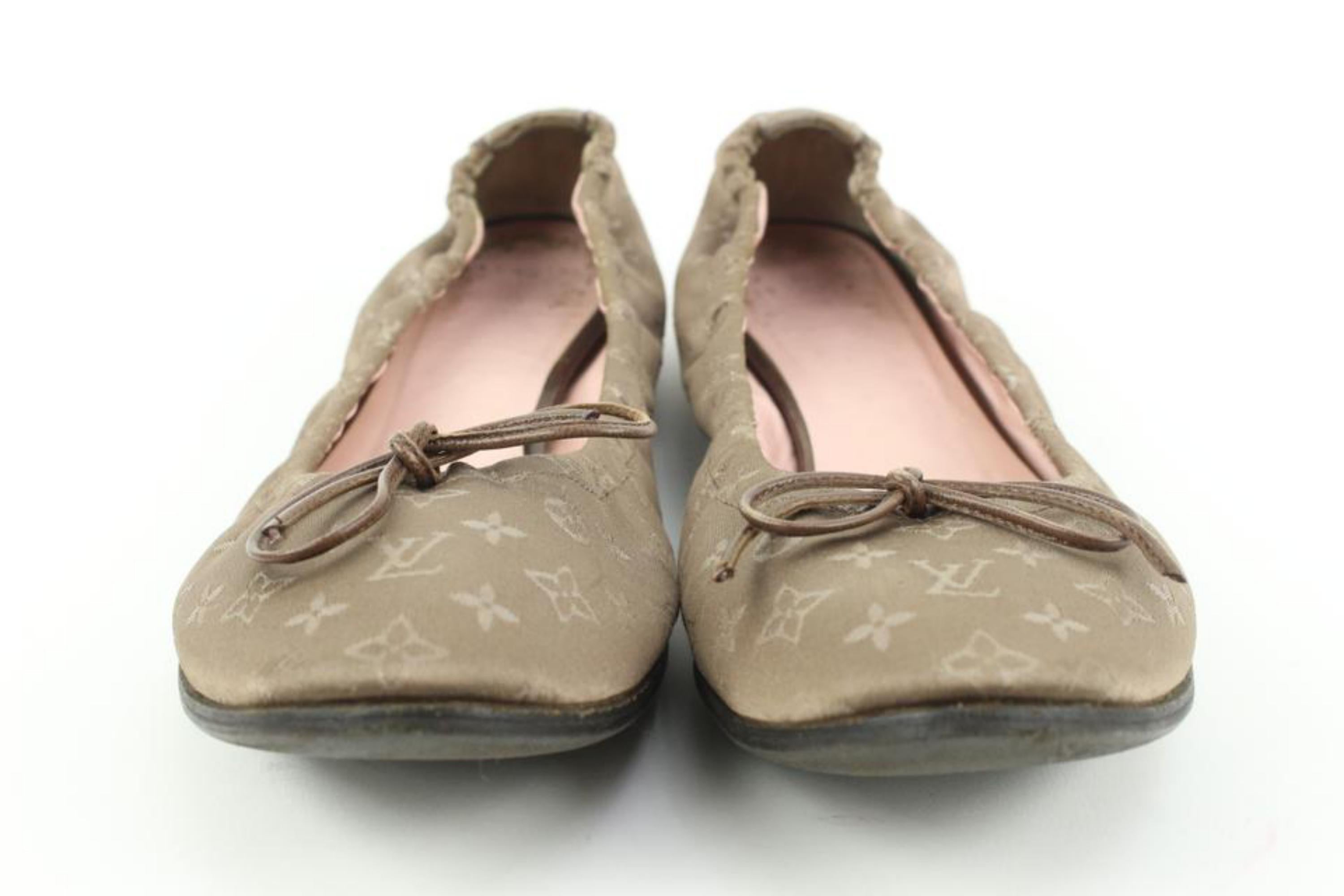Louis Vuitton Size 37 Monogram Satin  Ballerina Flats 61lv32s In Good Condition For Sale In Dix hills, NY
