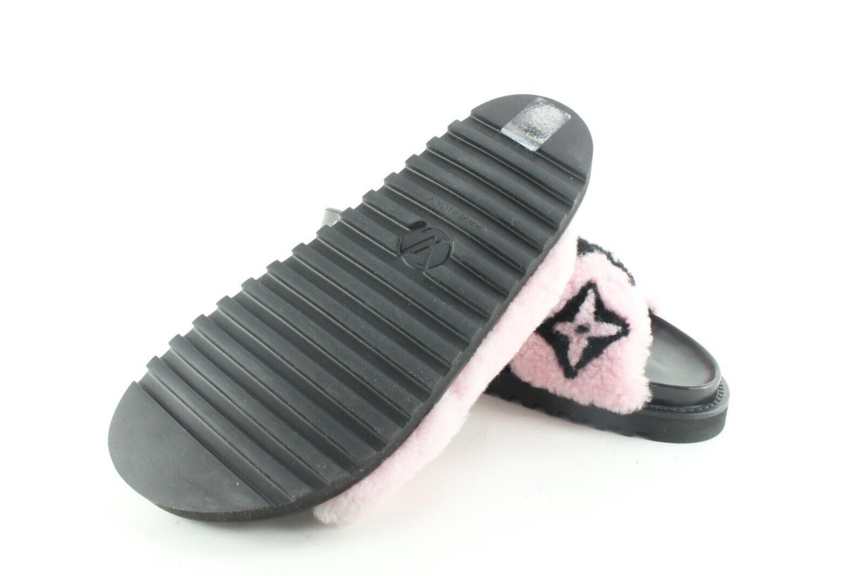 Louis Vuitton Size 39 Monogram Pink Shearling Paseo Sandals 3LV419C For Sale 2