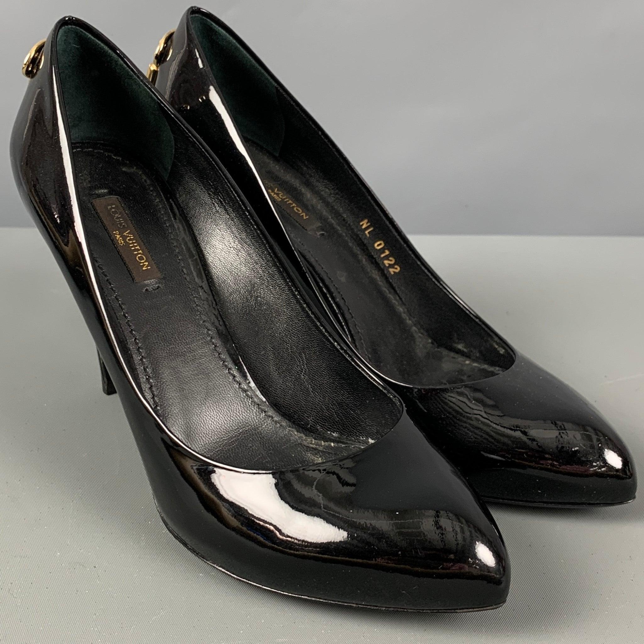 LOUIS VUITTON pumps in a black patent leather featuring a gold tone heel lock design, and a pointed toe. Made in Italy.Very Good Pre-Owned Condition. 

Marked:   NL 0122 

Measurements: 
  Length: 8.5 inches Width: 3 inches Height: 6 inches 
  
  
