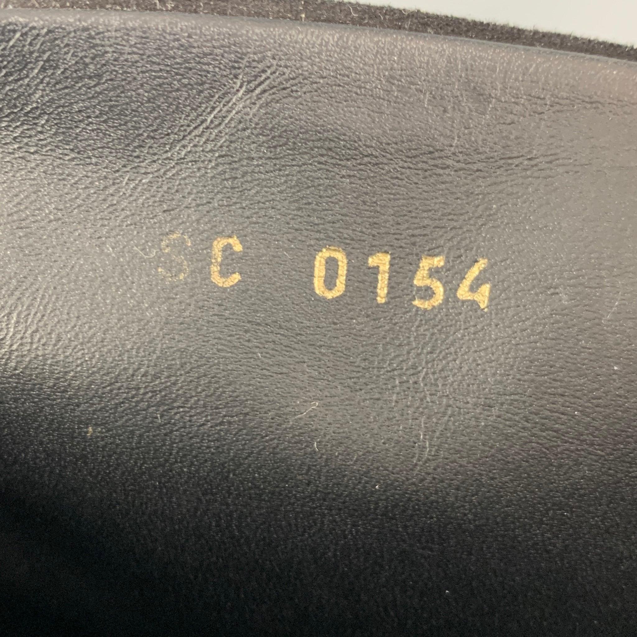 LOUIS VUITTON Taille 7 Bottes en daim noir à enfiler en vente 3