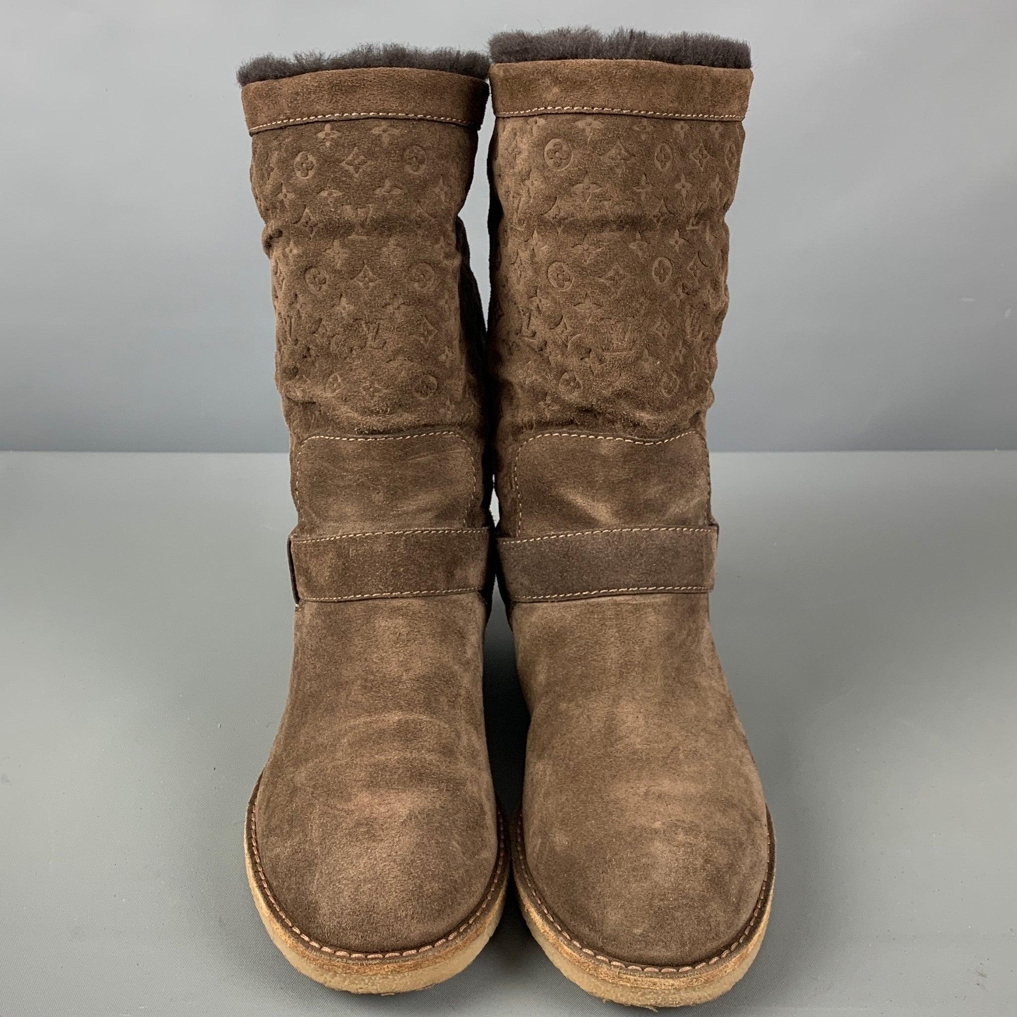 Women's LOUIS VUITTON Size 7 Brown Suede Logo Pull On Boots For Sale