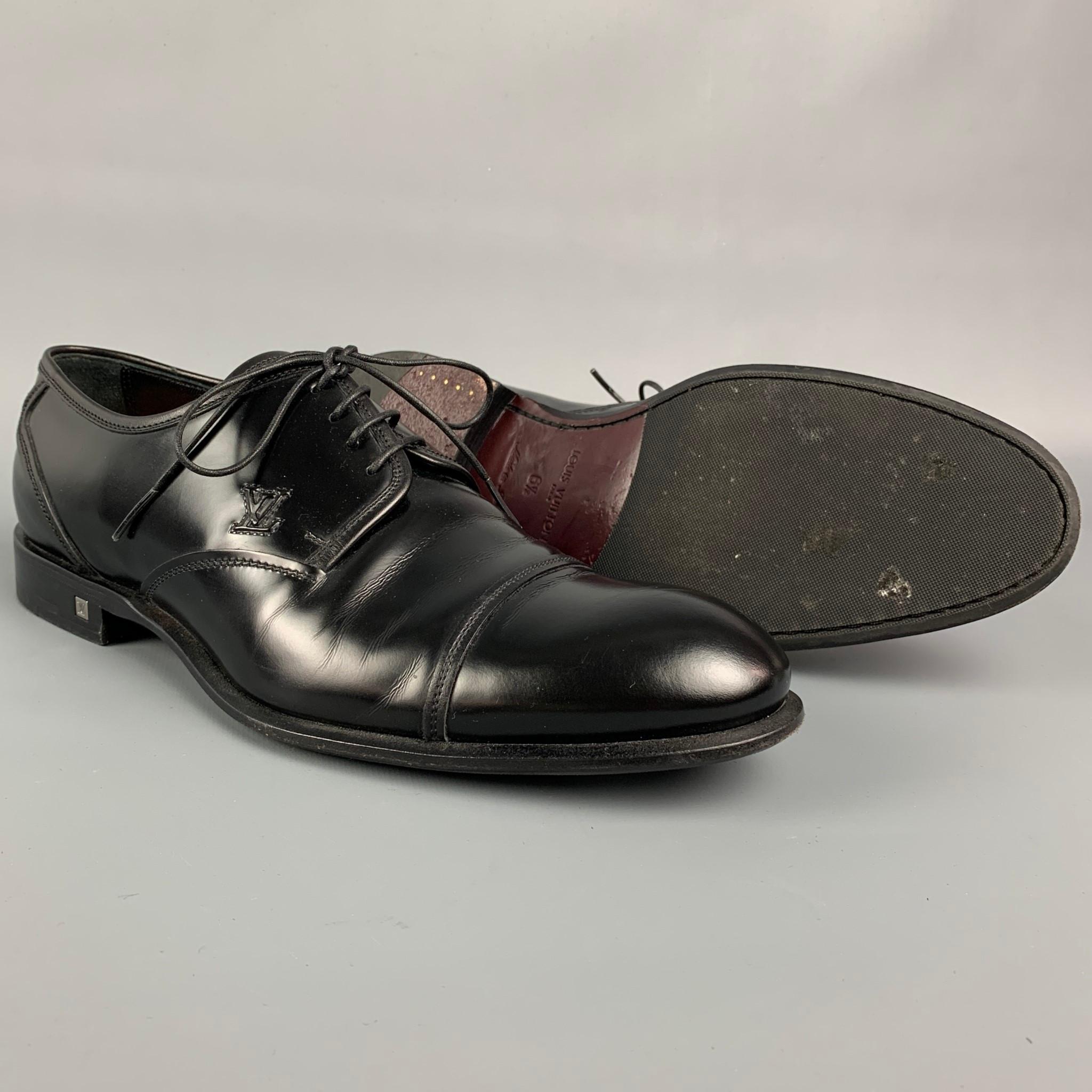 LOUIS VUITTON shoes comes in a black patent leather featuring a cap toe, embossed logo detail, silver tone hardware logo, stacked heel, and a lace up closure. Made in Italy.

Good Pre-Owned Condition. Minor wear at front.
Marked: ST0122 /