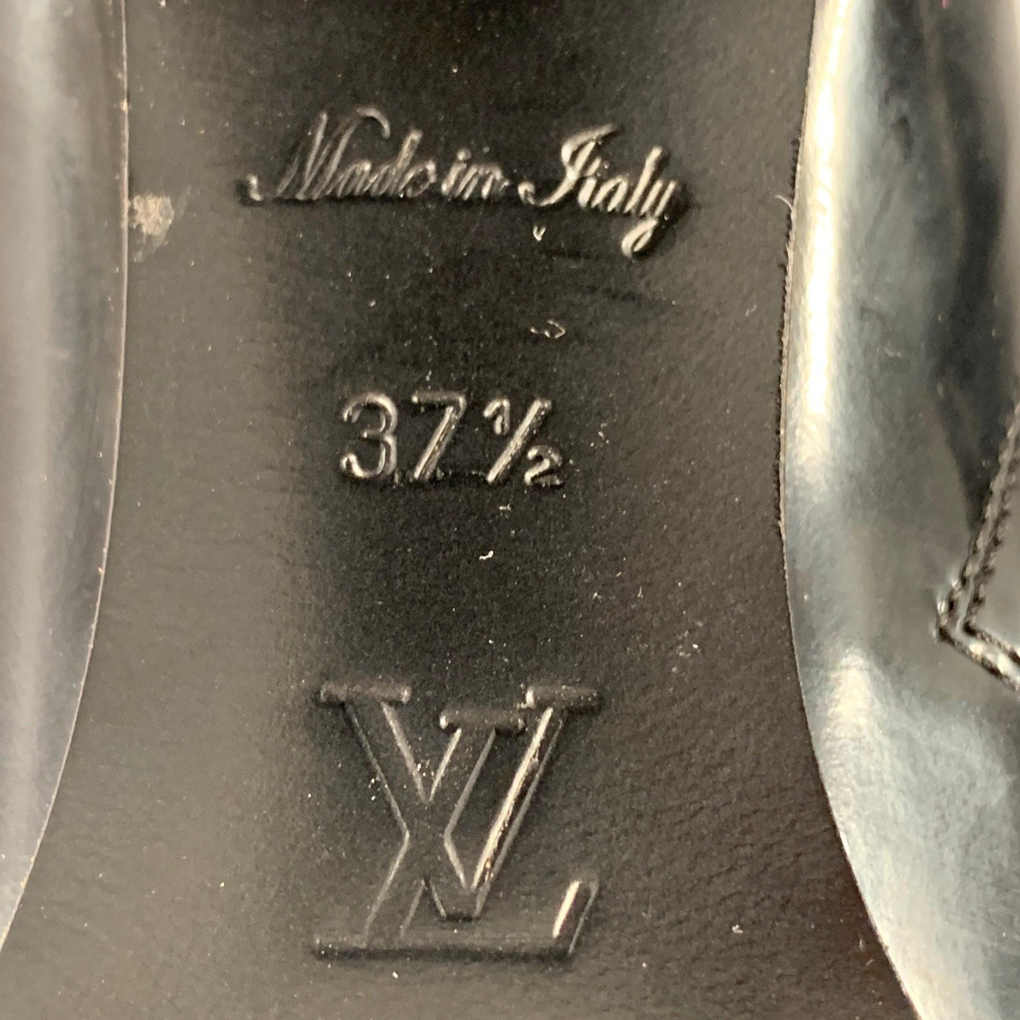 LOUIS VUITTON Size 7.5 Black Patent Leather Tread Sole Lace-Up Boots For Sale 4
