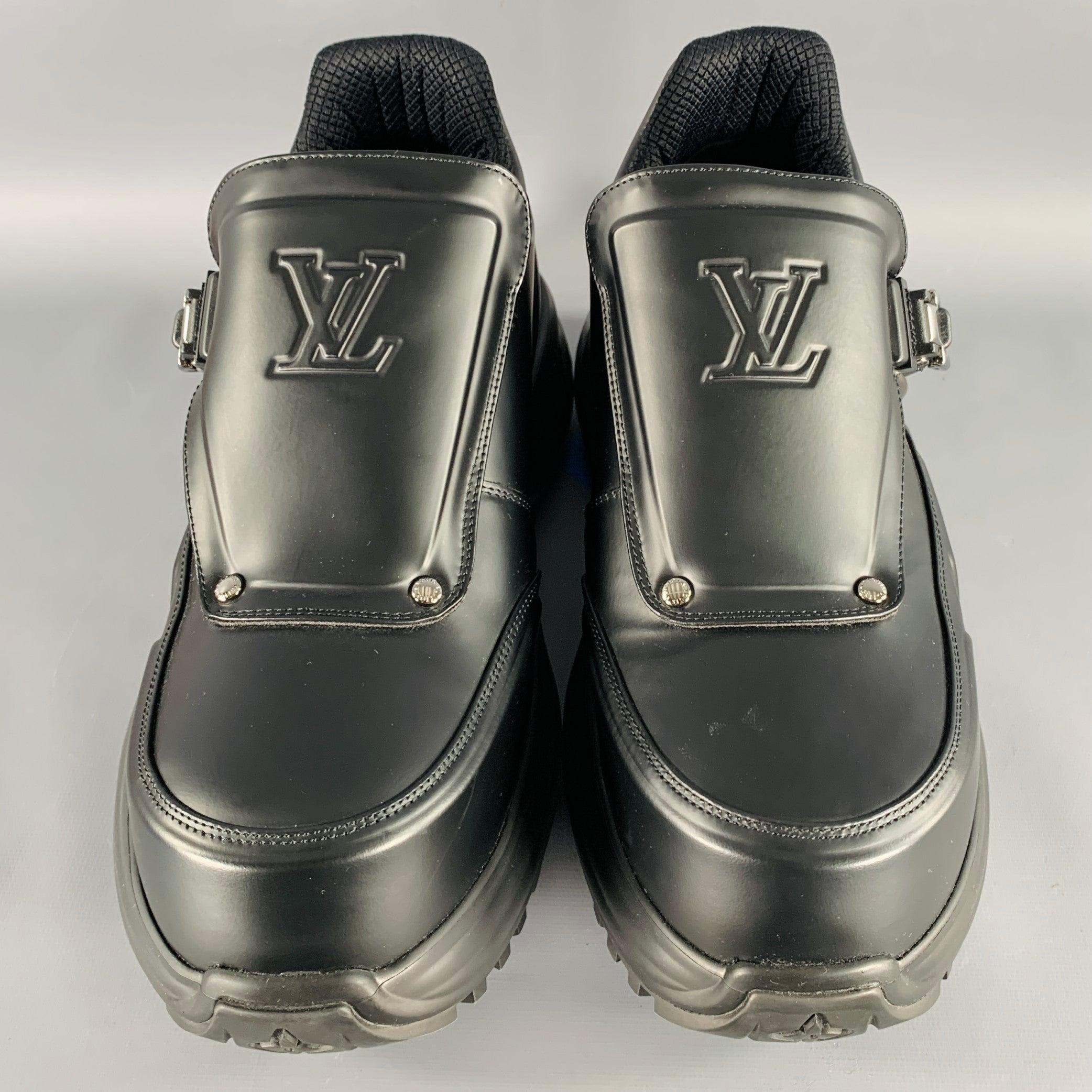 Men's LOUIS VUITTON Size 9 Black Buckle Chunky Sole Sneakers