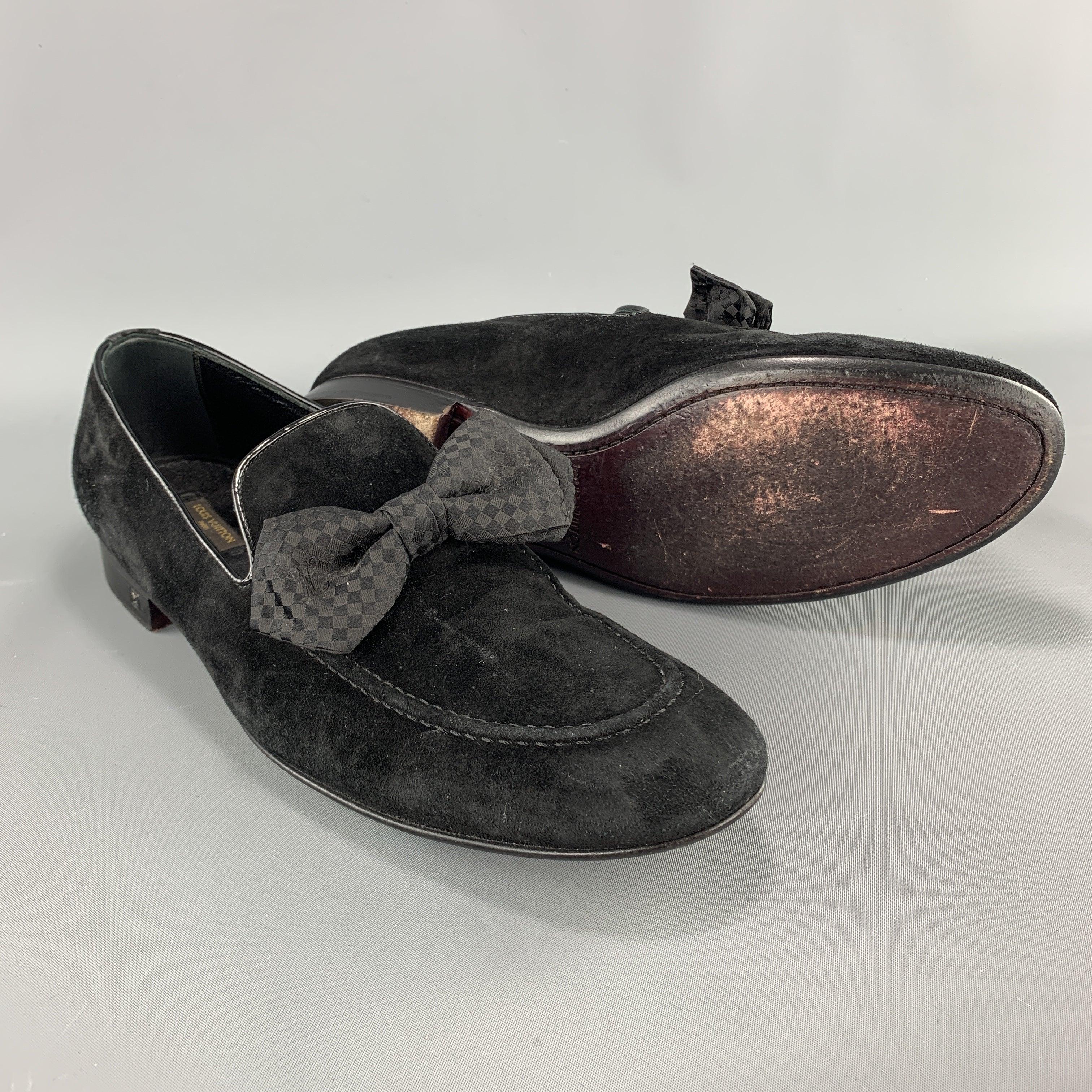 LOUIS VUITTON dress loafers come in black suede with a checkered bowtie detail. Wear throughout. As-is. Made in Italy.Good
Pre-Owned Condition. 

Marked:   UK 8Outsole: 11.75 x 3.75 inches 
  
  
 
Reference: 99076
Category: Loafers
More Details
   