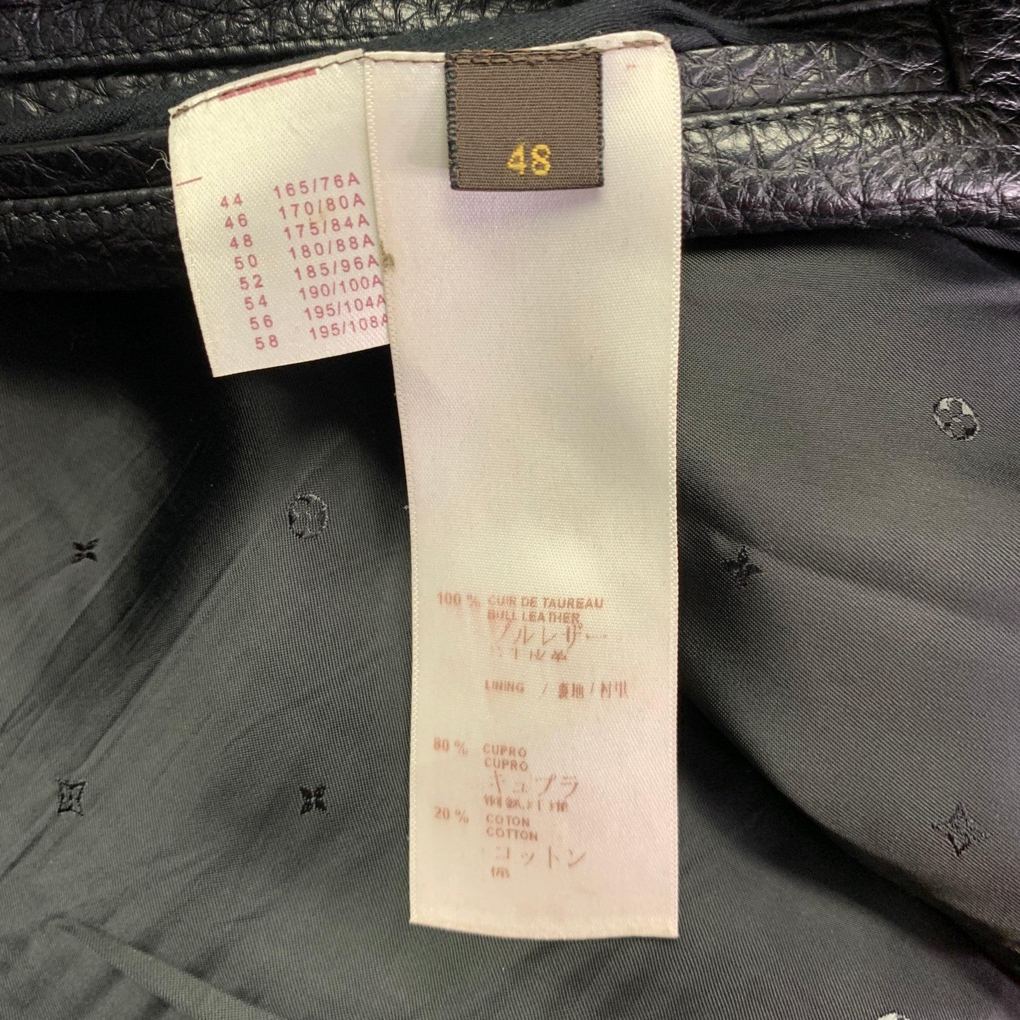 LOUIS VUITTON Taille S Veste ceinturée en cuir de taurillon grainé noir avec fermeture à glissière en vente 3