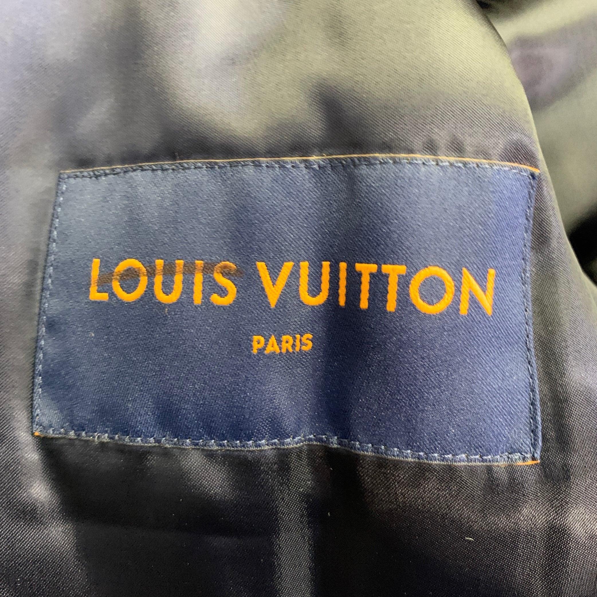 LOUIS VUITTON Größe S Karakoram Souvenir Marineblau Geometrische Viskose Druckknöpfe Jacke im Zustand „Hervorragend“ im Angebot in San Francisco, CA