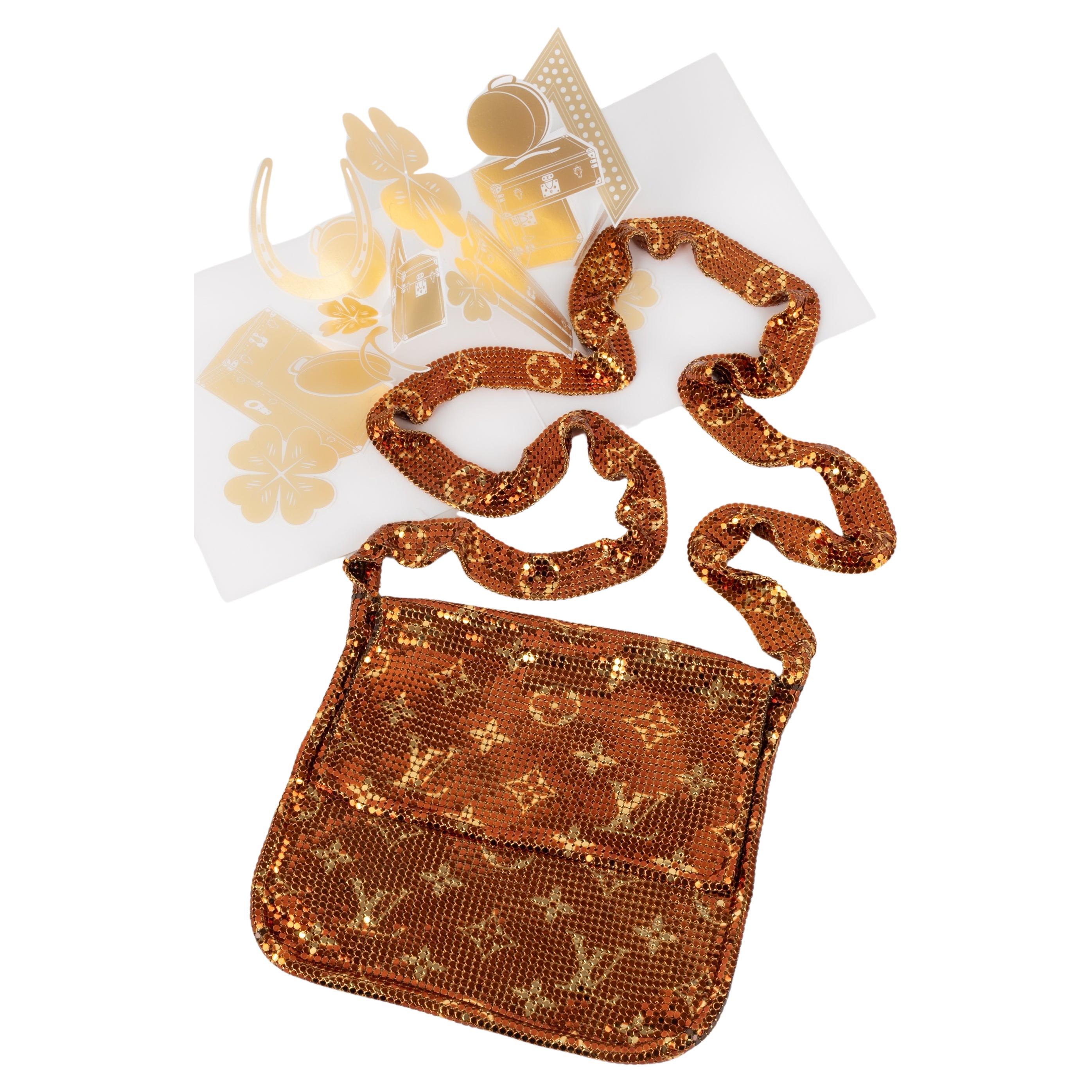 Kleine Tasche von Louis Vuitton aus Kupfer und Gold mit Monogramm und geripptem Strick, 2002 im Angebot