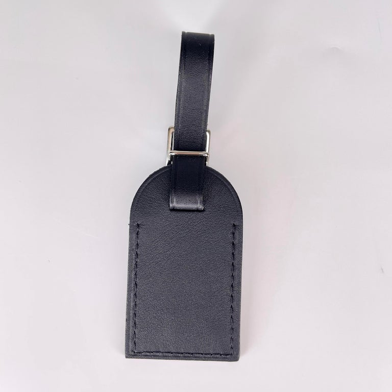 Louis Vuitton Petite étiquette de bagage en cuir de veau noir En vente sur  1stDibs | etiquette bagage louis vuitton, etiquette louis vuitton, louis  vuitton etiquette