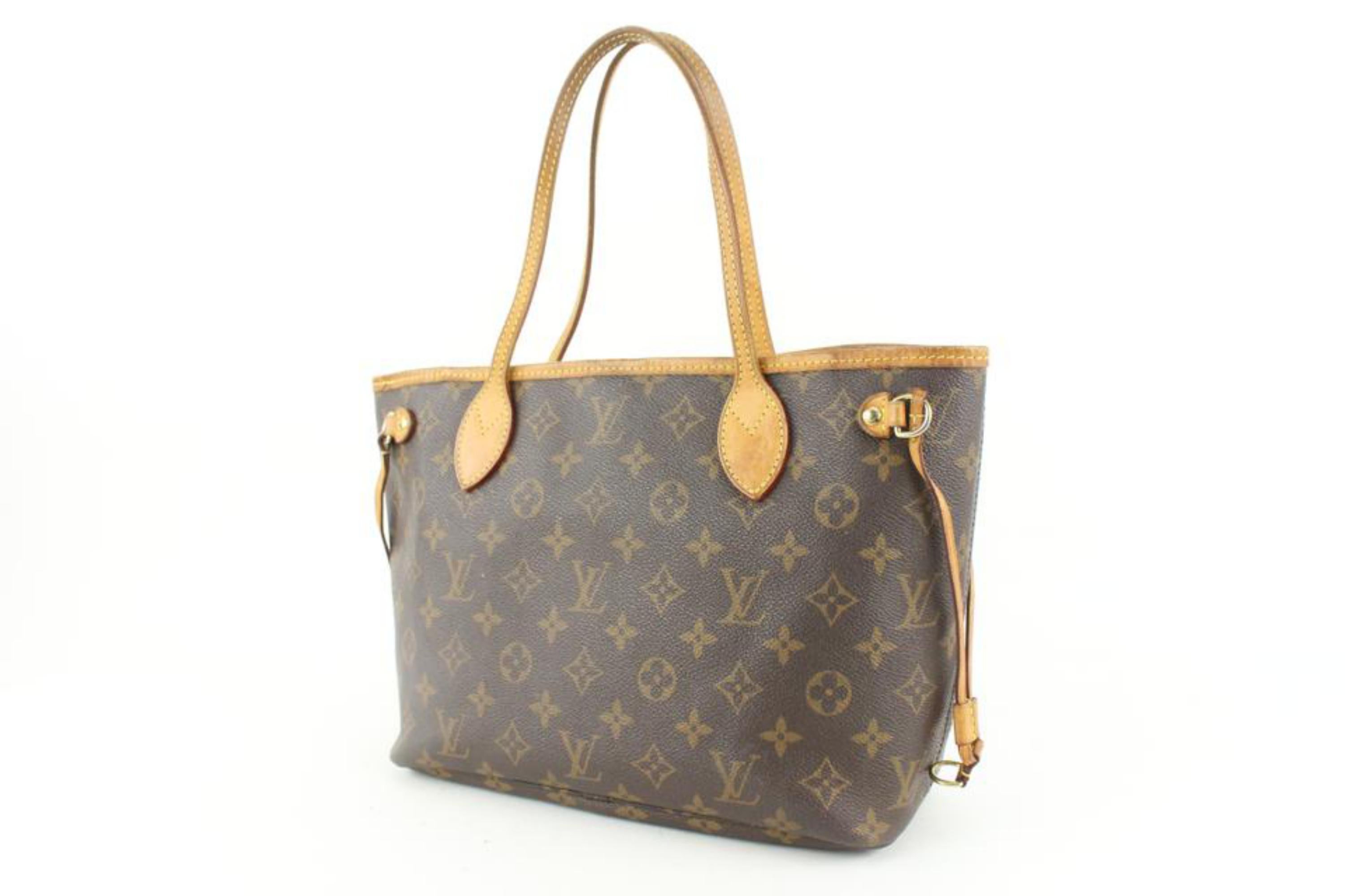 Louis Vuitton Small Monogram Neverfull PM Tote bag 16lv41
Date Code/Serial Number: VI3009
Made In: France
Measurements: Length:  14.5