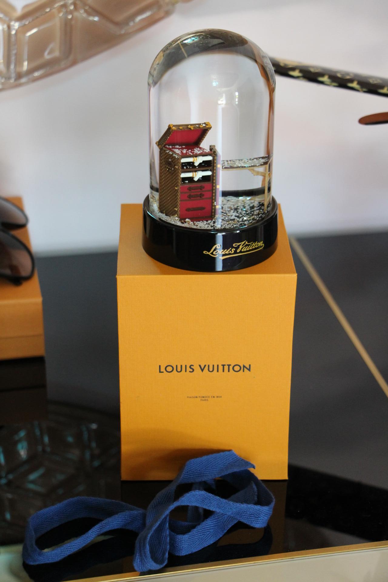 Louis Vuitton Snow Globe, Louis Vuitton Snow Dome, Louis Vuitton Globe en vente 5